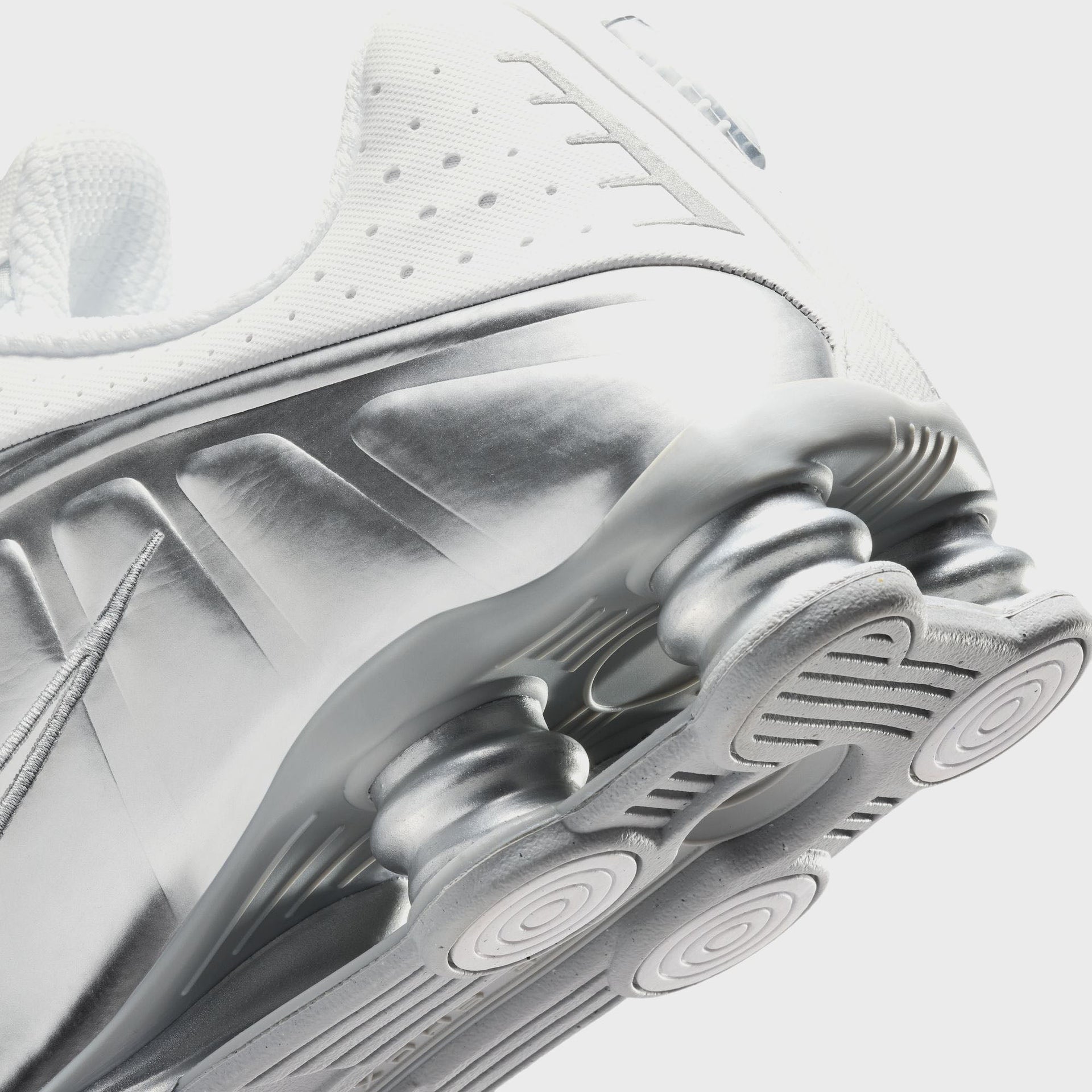 Nike Shox R4 SE - Metallic Silver / White / Off-White
