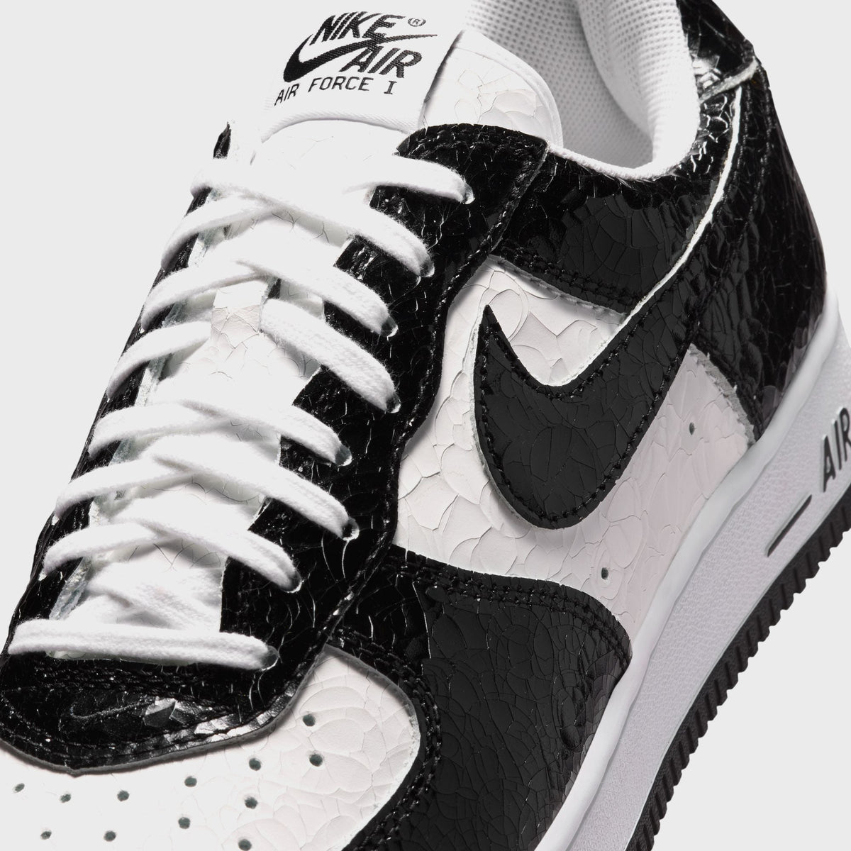 Nike Air Force 1 '01 Cracked Leather - Black / White