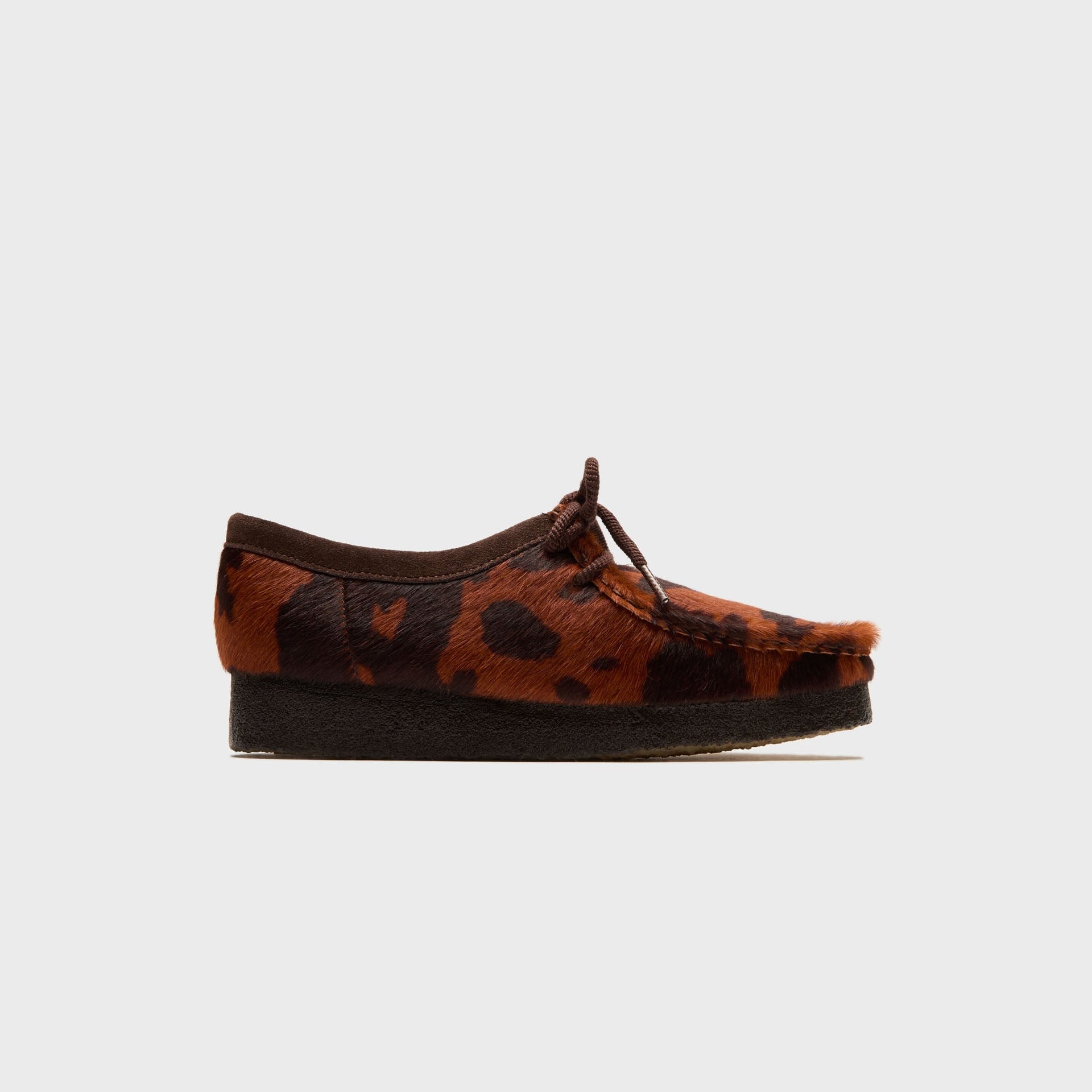 Clarks WMNS Wallabee - Brown Cow Print
