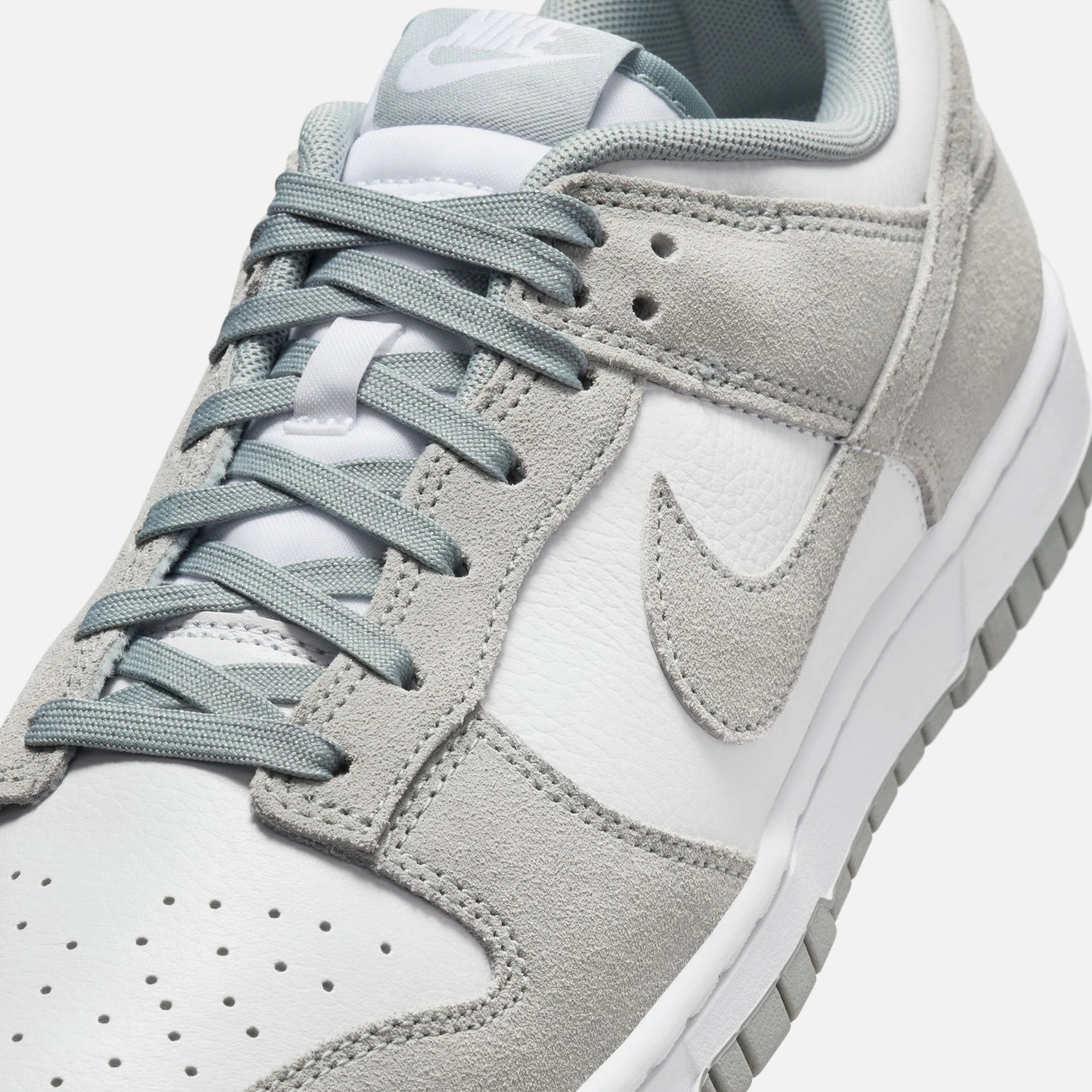 Nike Dunk Low Retro SE - White / Light Pumice