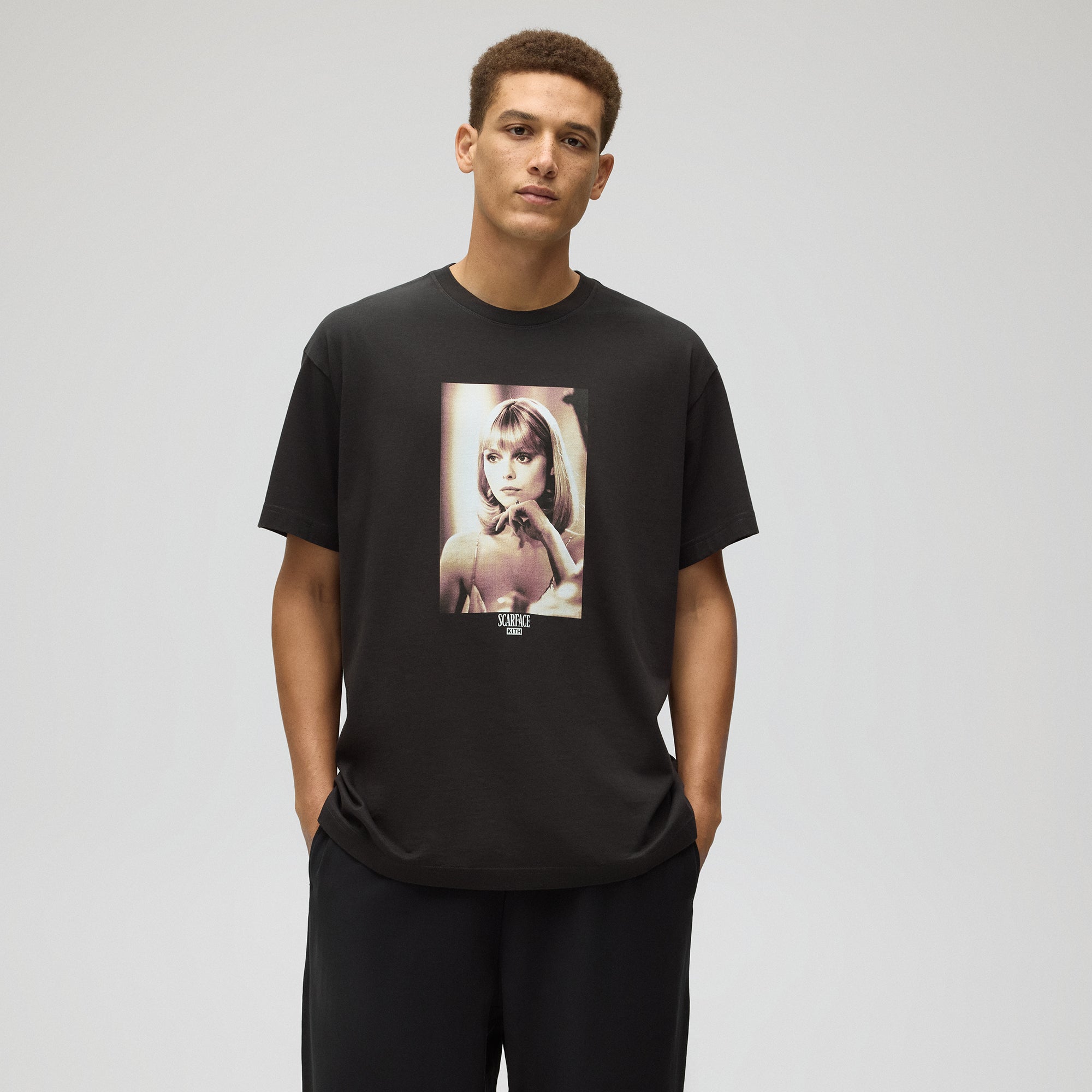 トップス Kith For Scarface Elvira Portrait Tee L Kith for Scarface Elvira Portrait Tee Shirt - NVDTeeshirt