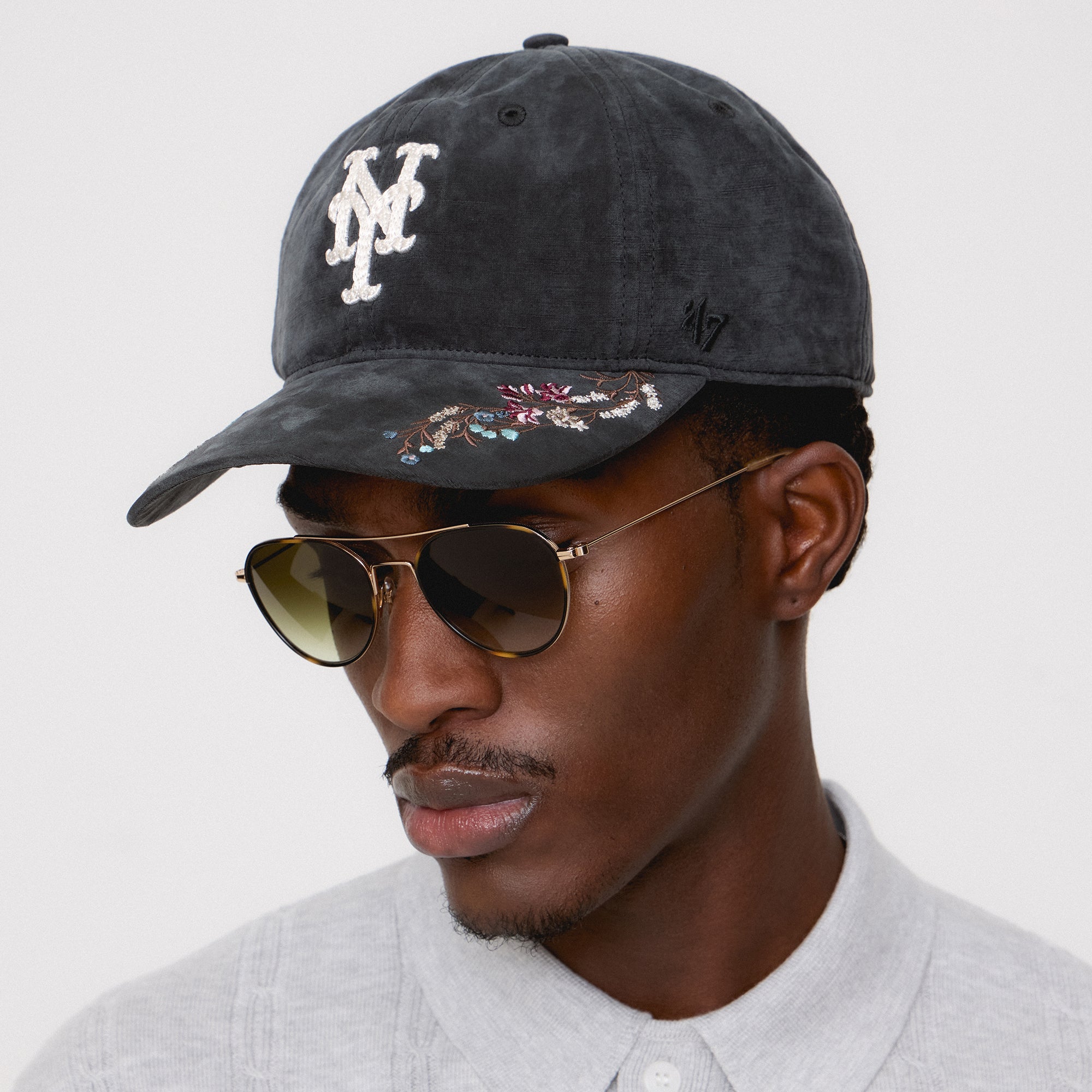 Kith NY To The World Nolan Trucker Hat 黒 Kith Nolan Trucker Hat - Black
