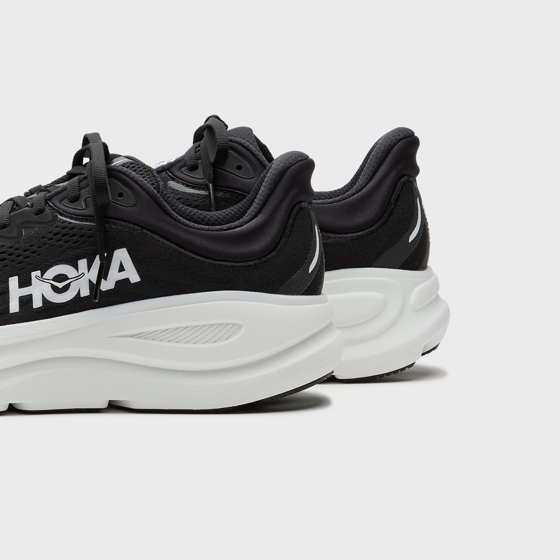 HOKA WMNS Bondi 9 - Black / White