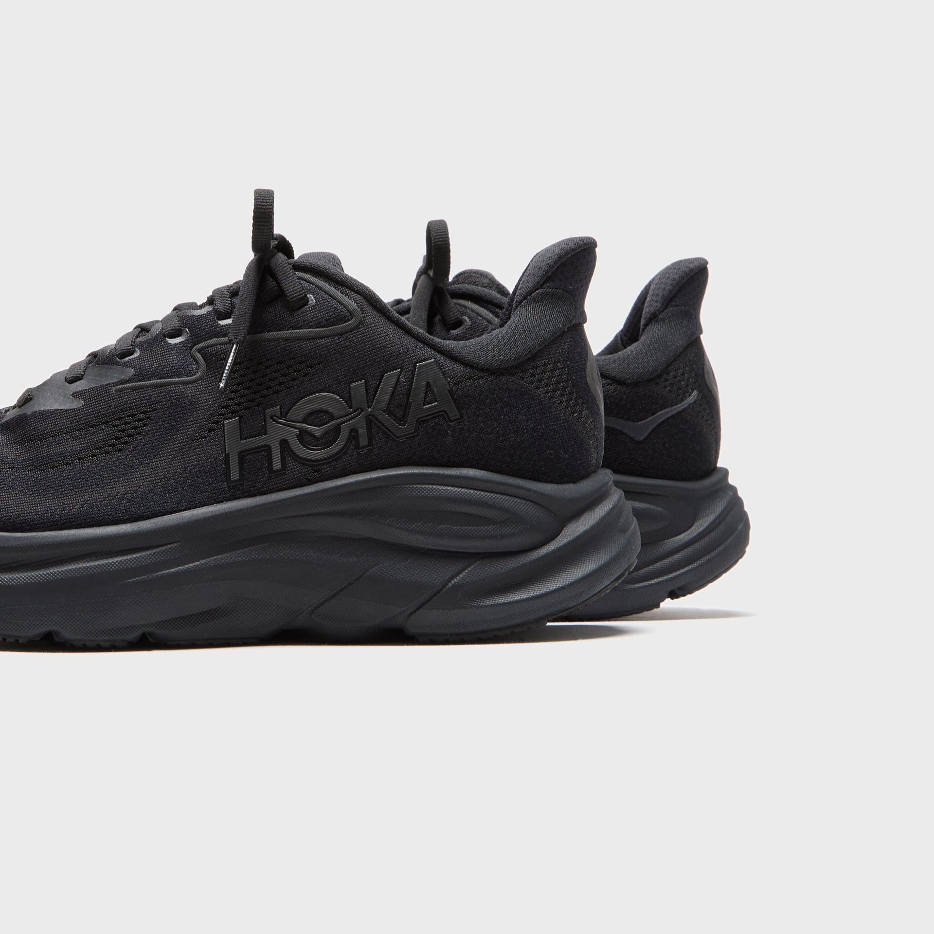 HOKA Clifton 10 - Black / Black