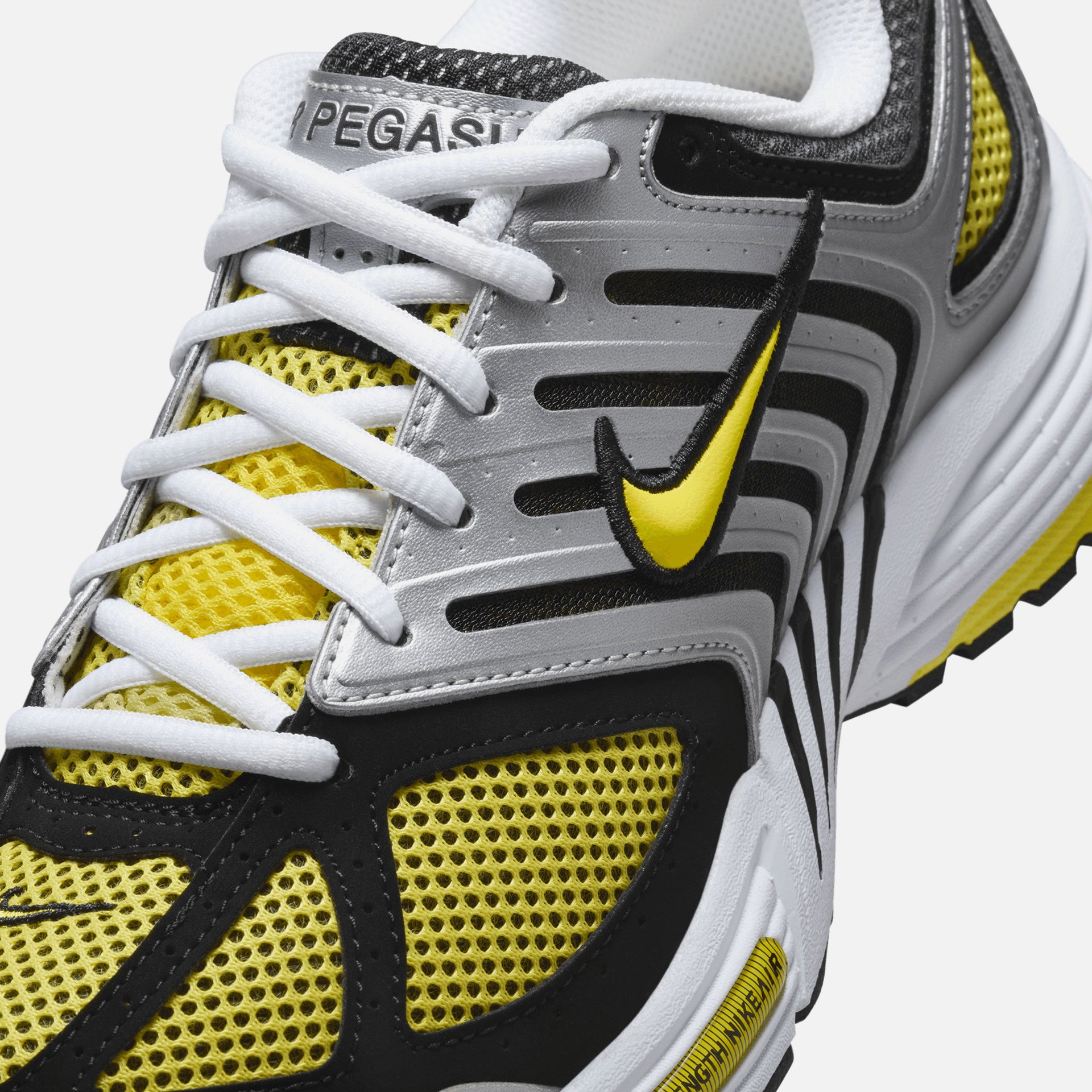 Nike WMNS Air Pegasus 2K5 - White / Opti Yellow / Metallic Silver / Black