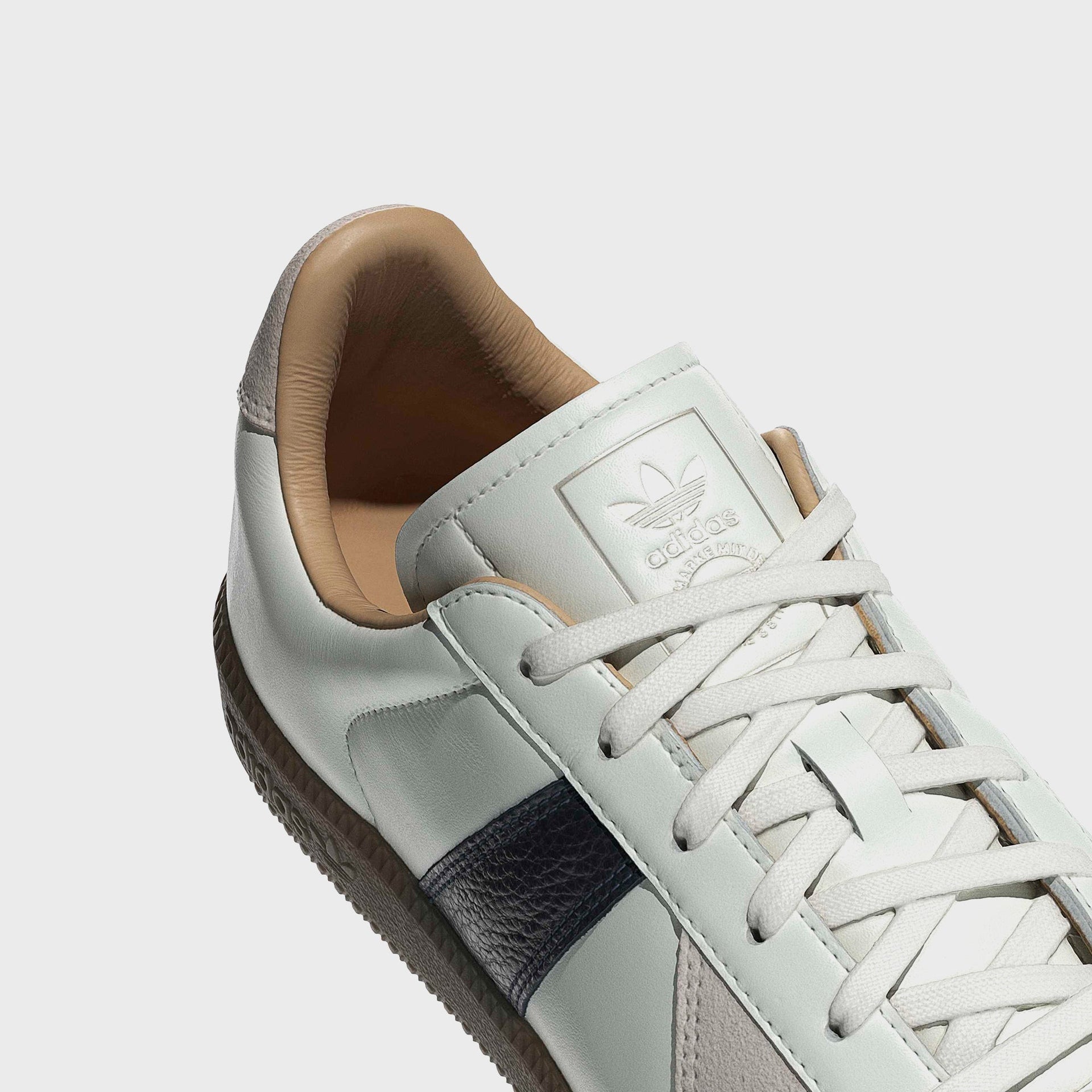 Adidias Bw Army - Core White / Night Indigo / Gum