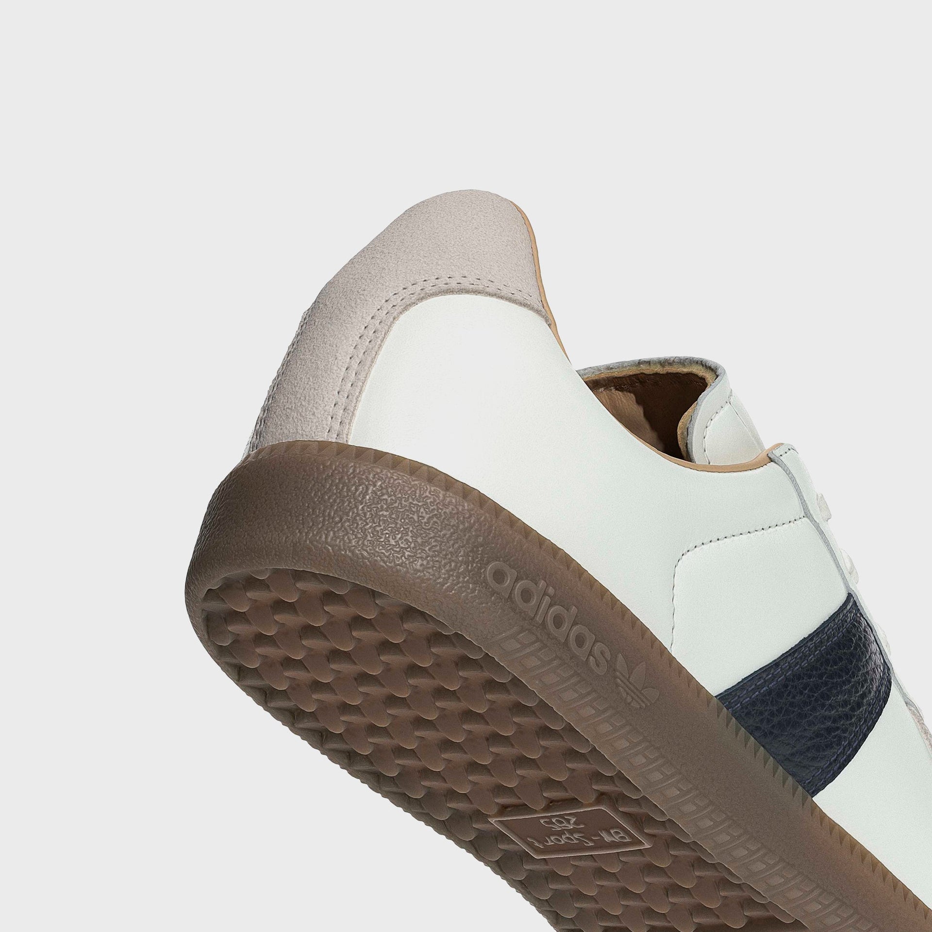 Adidias Bw Army - Core White / Night Indigo / Gum