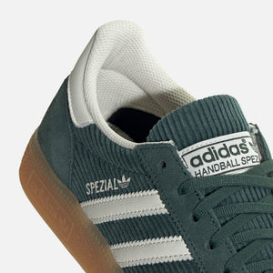 adidas WMNS Handball Spezial - Mineral Green / Off White / Gum