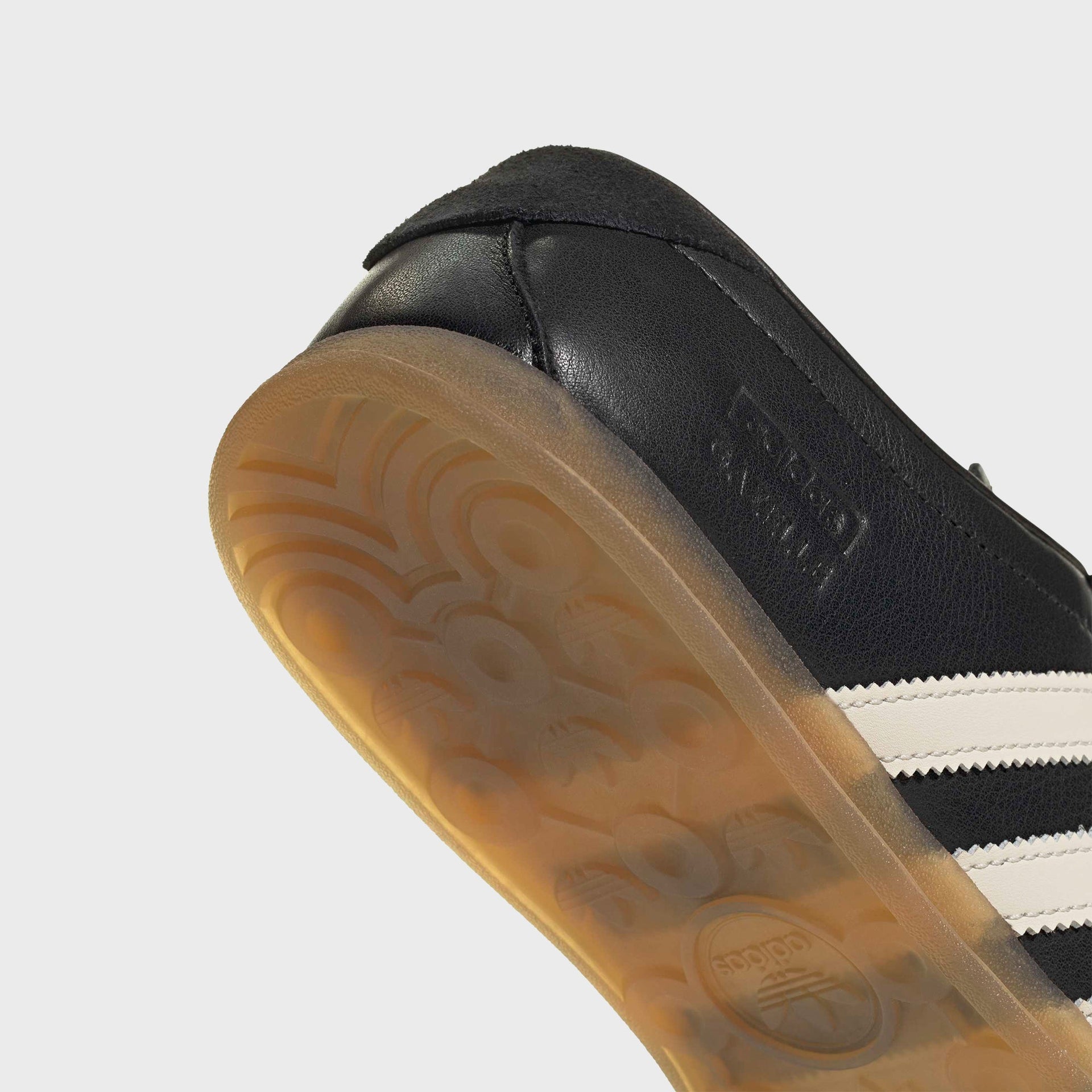 adidas WMNS Gazelle Lo Pro - Core Black / Chalk White / Gum