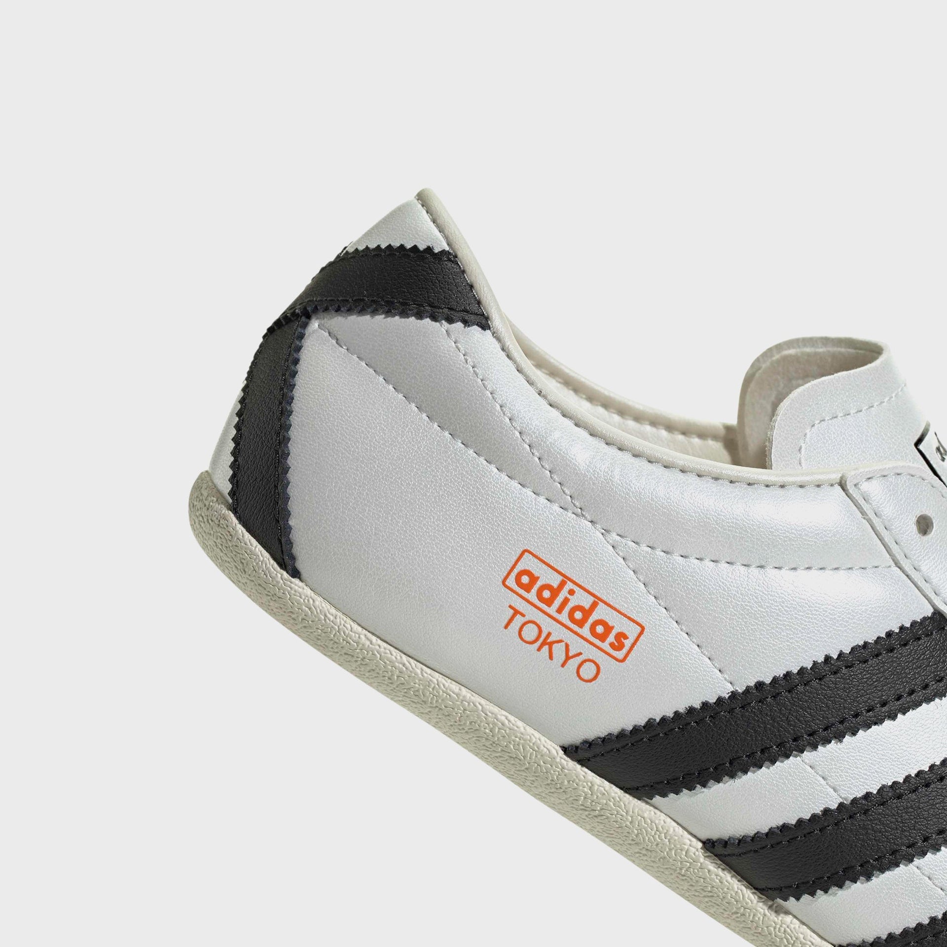 adidas WMNS Tokyo - Silver / Core Black / Off White