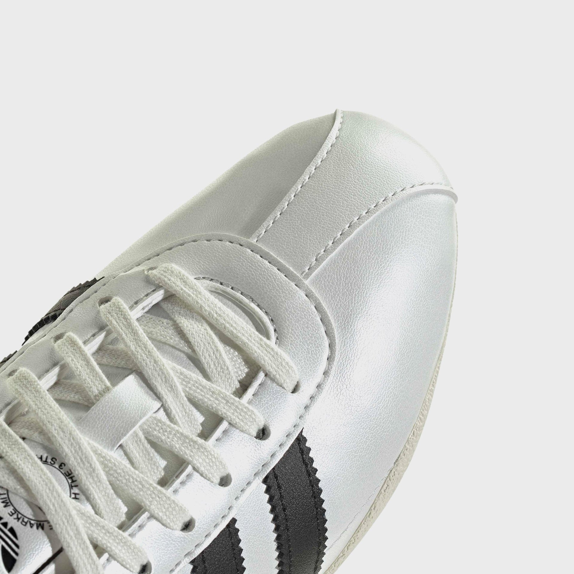 adidas WMNS Tokyo - Silver / Core Black / Off White