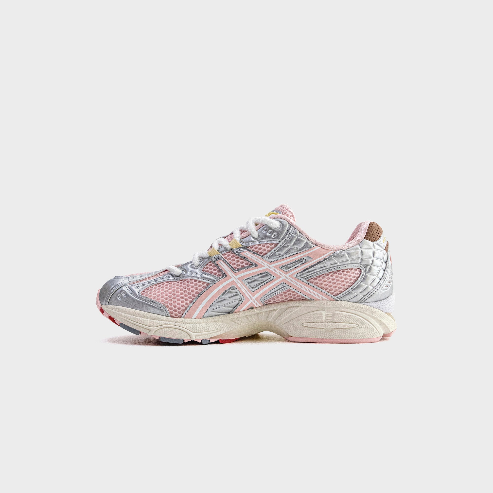 ASICS x VANDYTHEPINK Gel-Nimbus 10.1 - Strawberry Cream