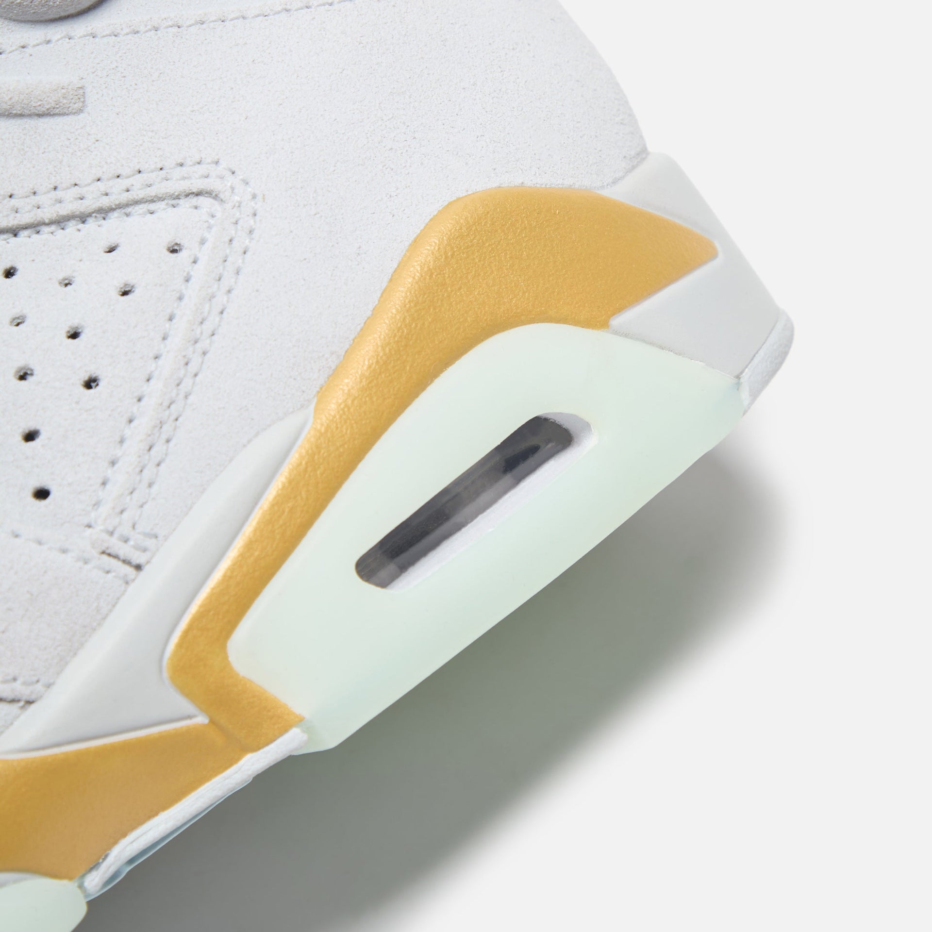 WMNS Air Jordan 6 Retro - Pure Platinum / Metallic Gold / Coconut Milk / Glacier Blue