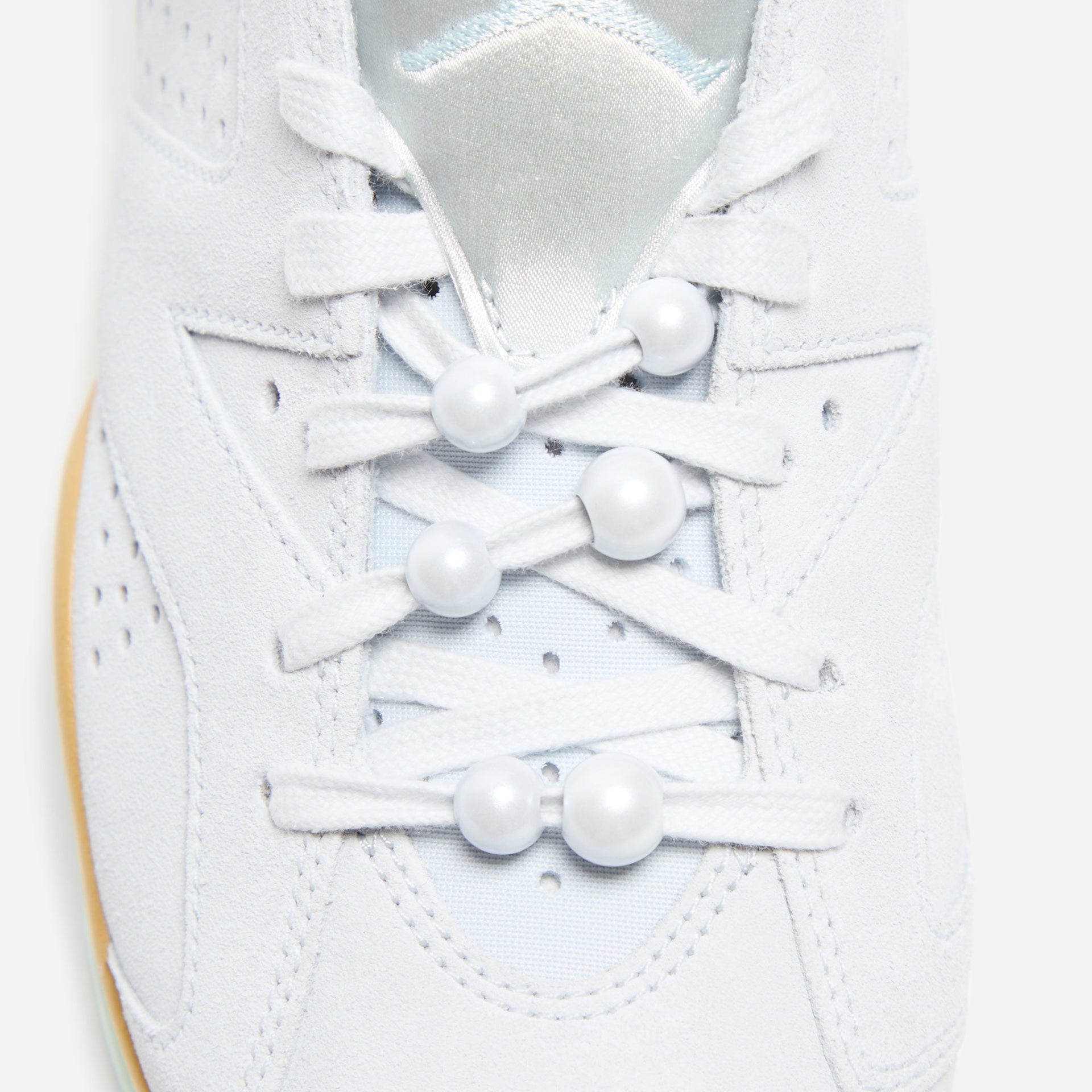 WMNS Air Jordan 6 Retro - Pure Platinum / Metallic Gold / Coconut Milk / Glacier Blue