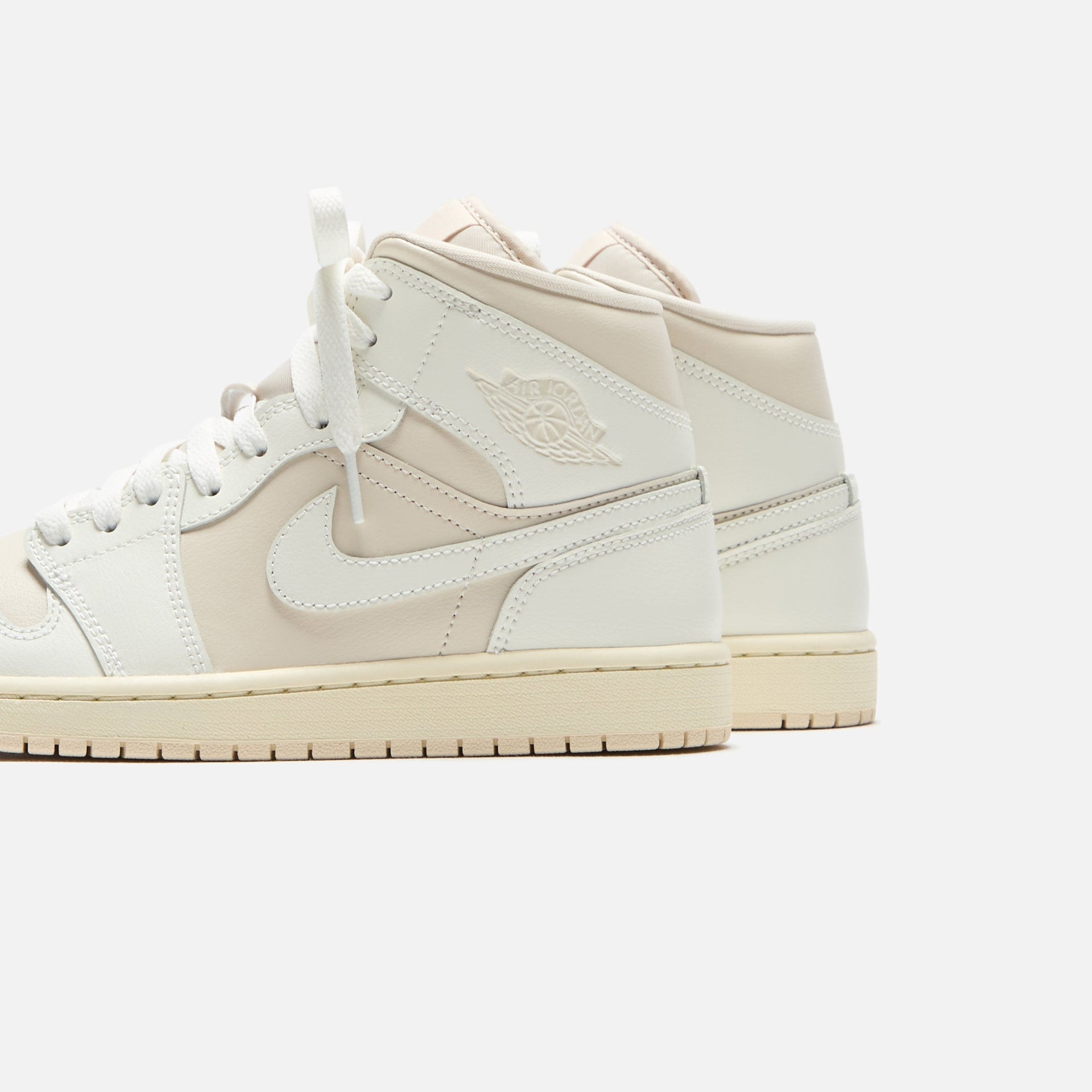 Jordan WMNS Air Jordan 1 Mid - Light Brown / Sail Muslin