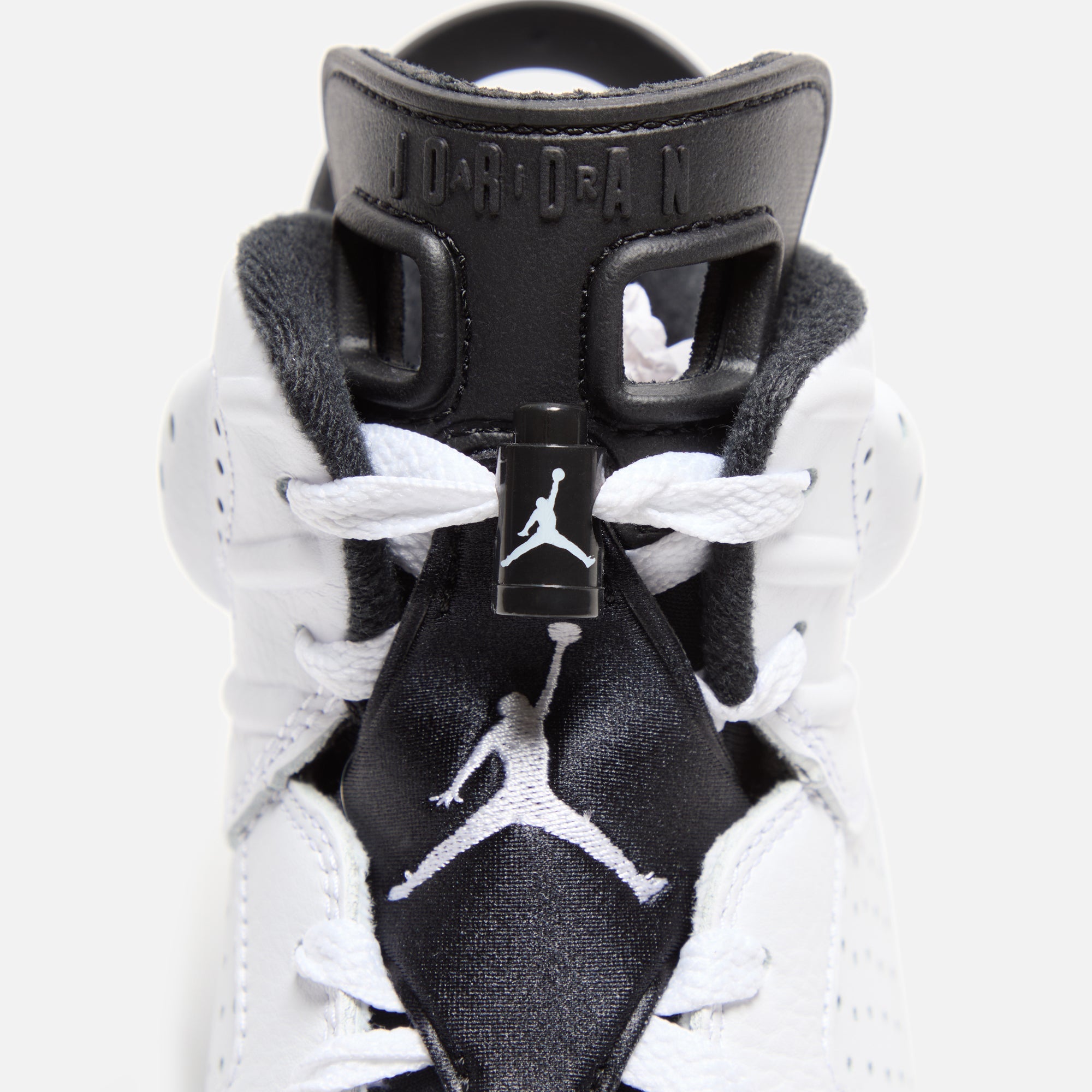 大人気新品  Jordan Air Canada Kith – Black / White - Retro 6 Jordan シューズ(男性用)