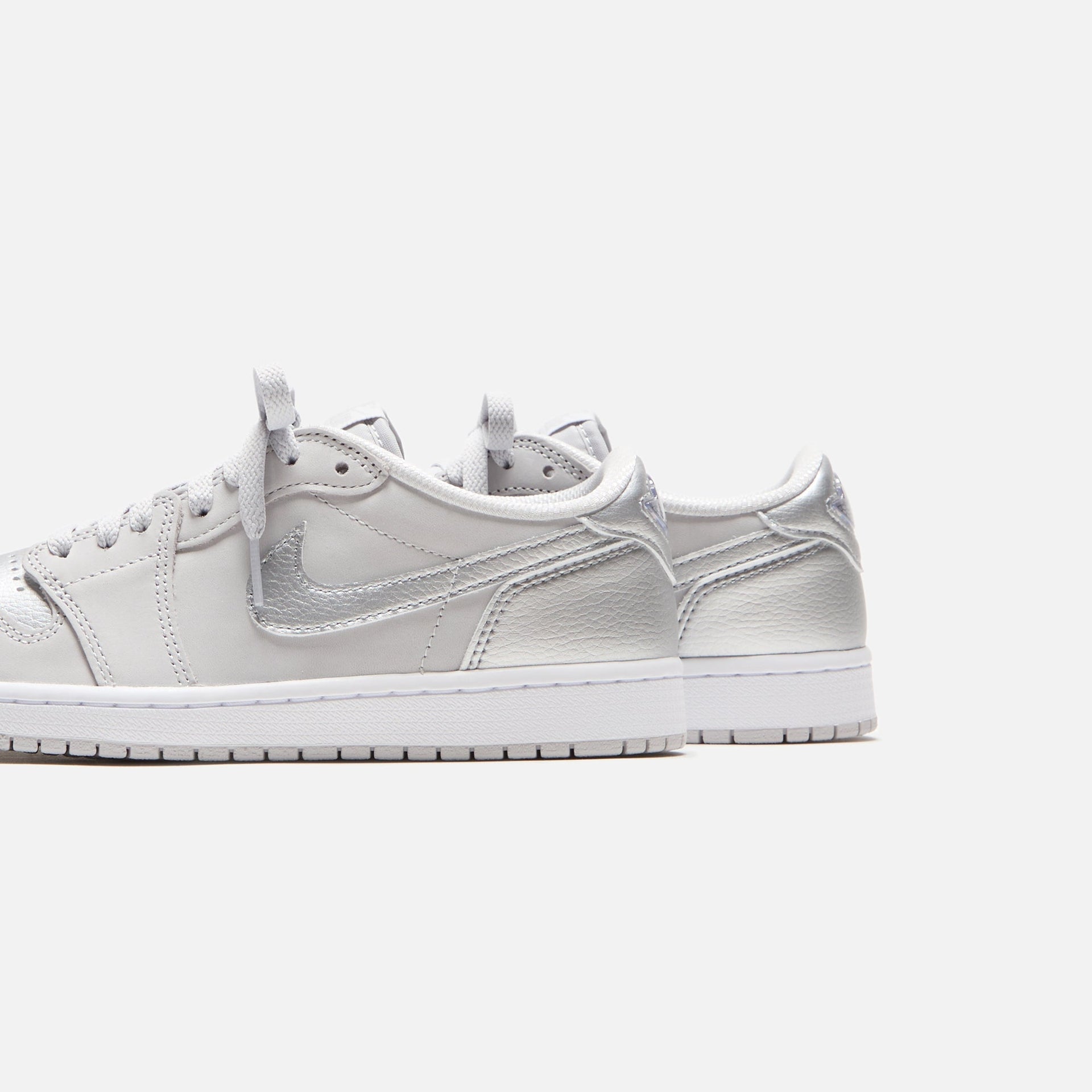 Jordan Air Jordan 1 Low OG - Neutral Grey / Metallic Silver / White