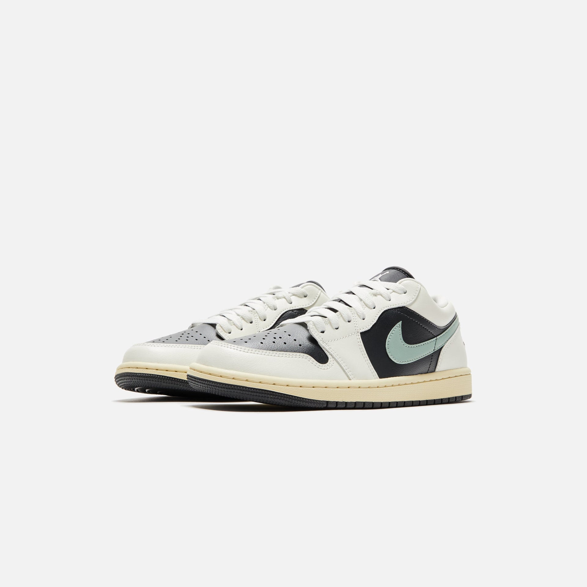 Jordan WMNS Air Jordan 1 Low - Anthracite / Jade Smoke / Sail