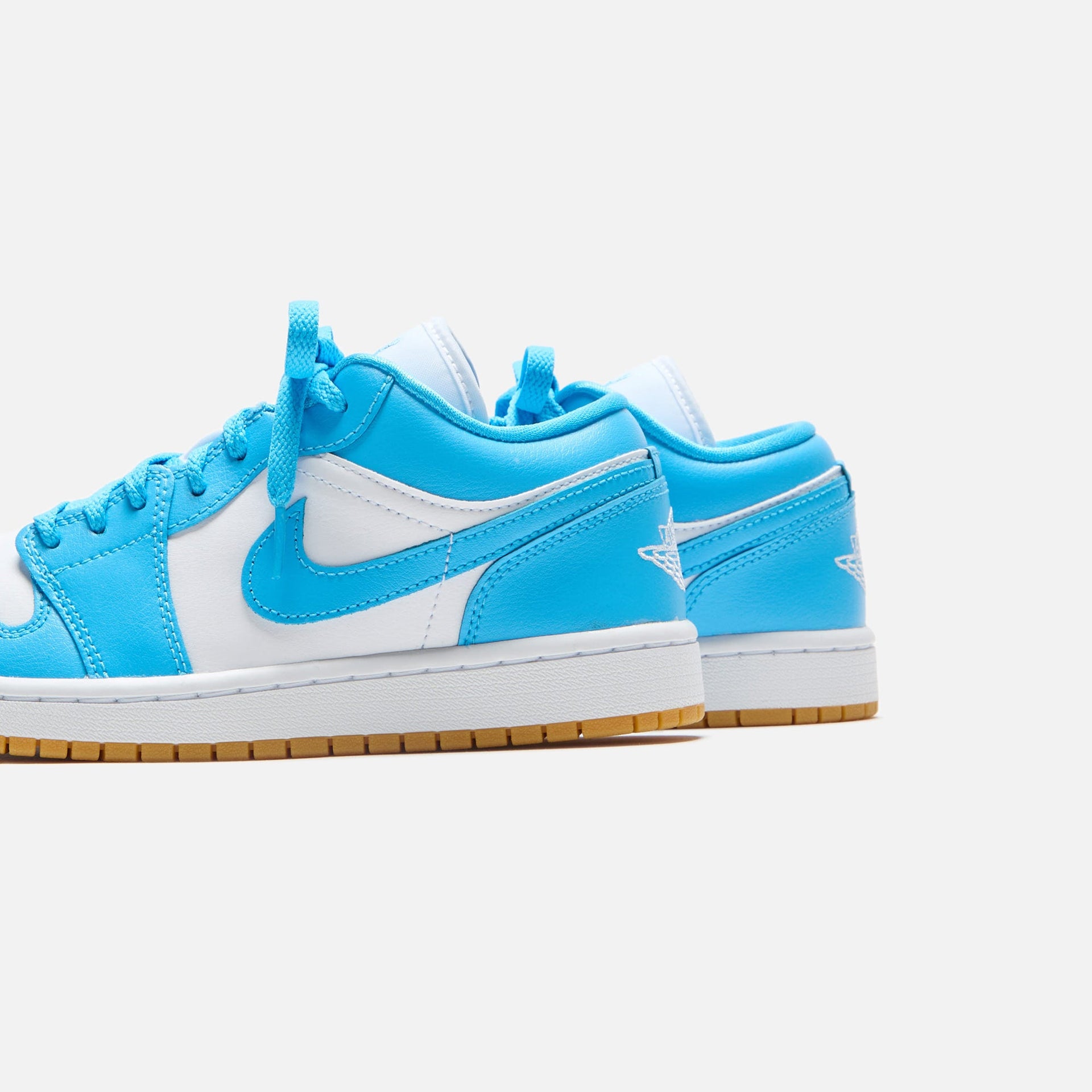 Nike WMNS Air Jordan 1 Low - White / Gum Light Brown / Dark Powder Blue