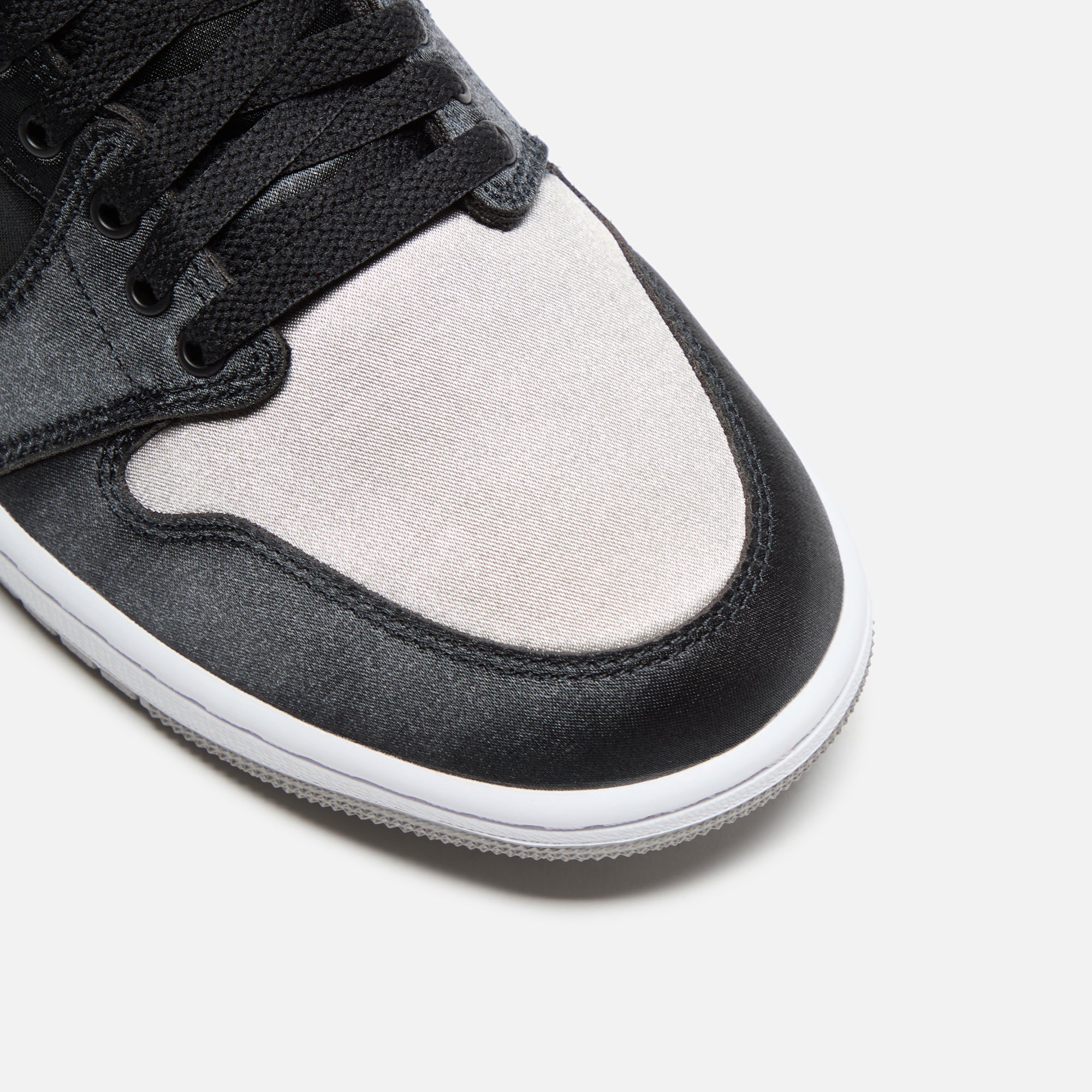 Jordan WMNS Air Jordan 1 Retro High OG - Black / Medium Grey Jordan WMNS Air Jordan 1 Retro High OG - Black / Medium Grey