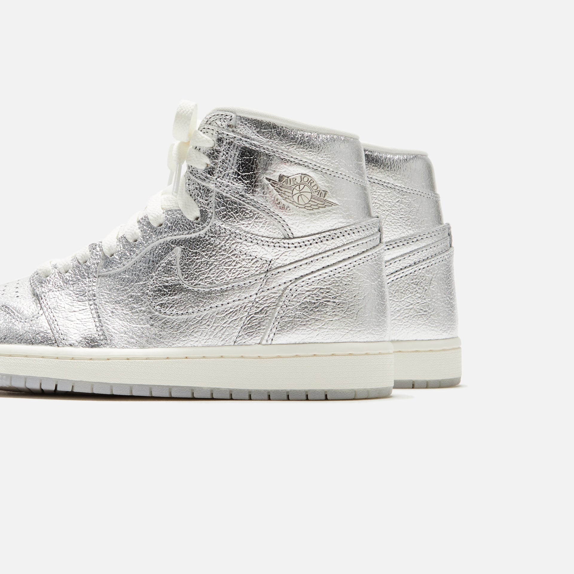 Jordan WMNS Air Jordan 1 Retro High OG - Metallic Silver / Photon Dust / Sail / Wolf Grey