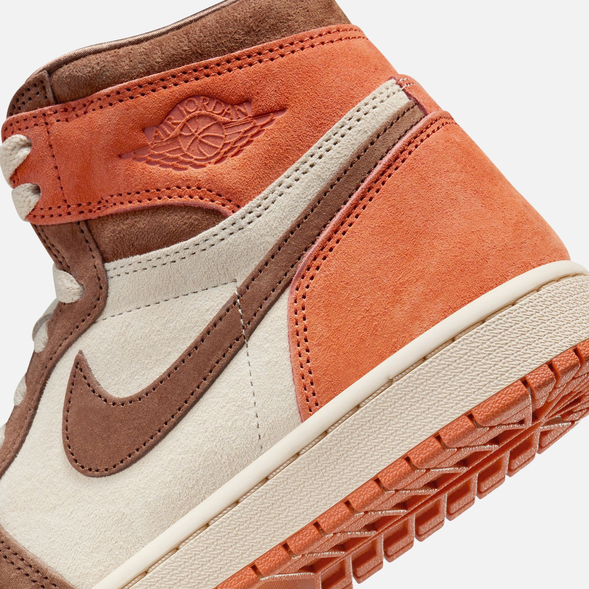 WMNS Air Jordan 1 Retro High OG - Cacao Wow / Sanddrift / Burnt Sunrise