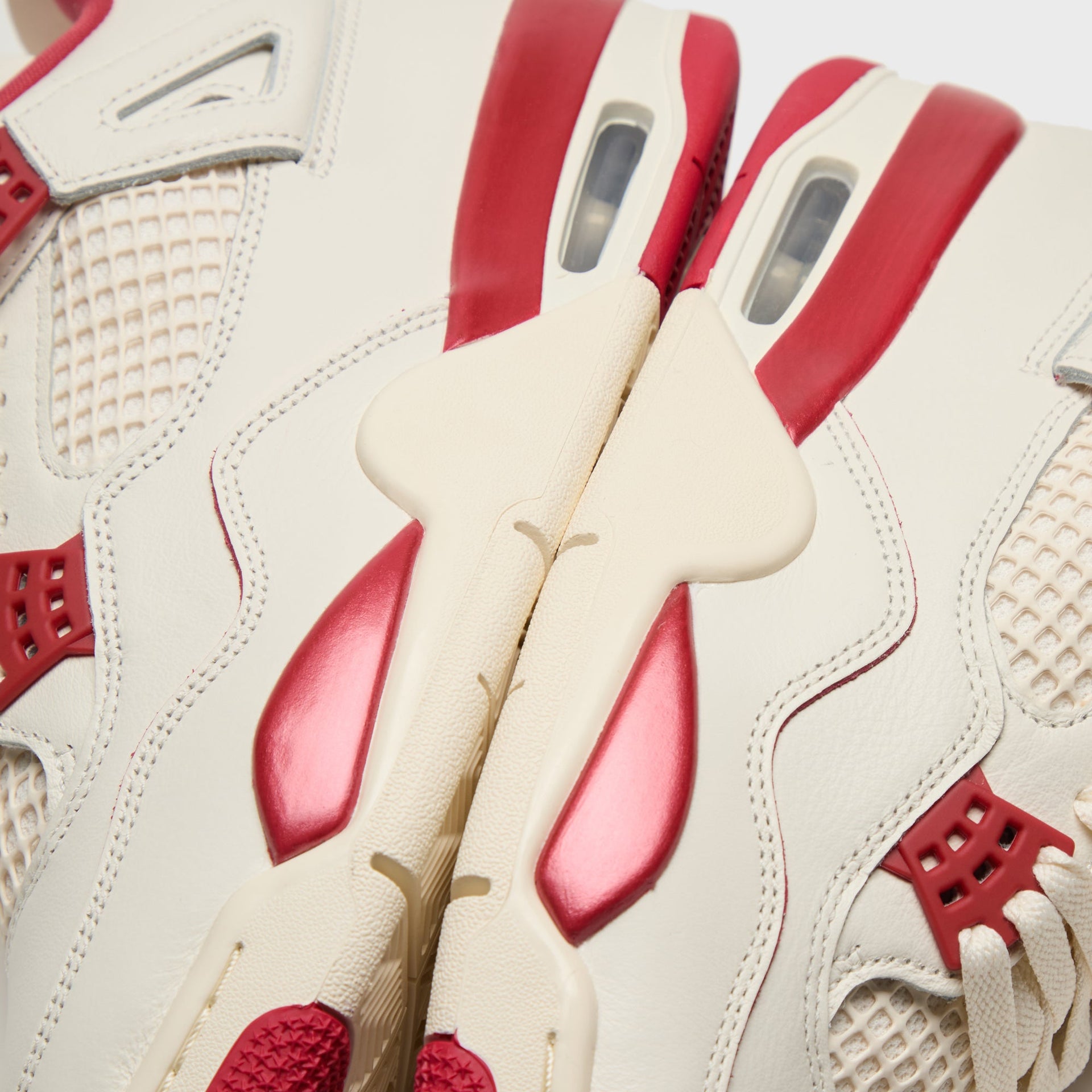 Jordan WMNS Air Jordan 4 Retro - Pale Ivory / Tough Red
