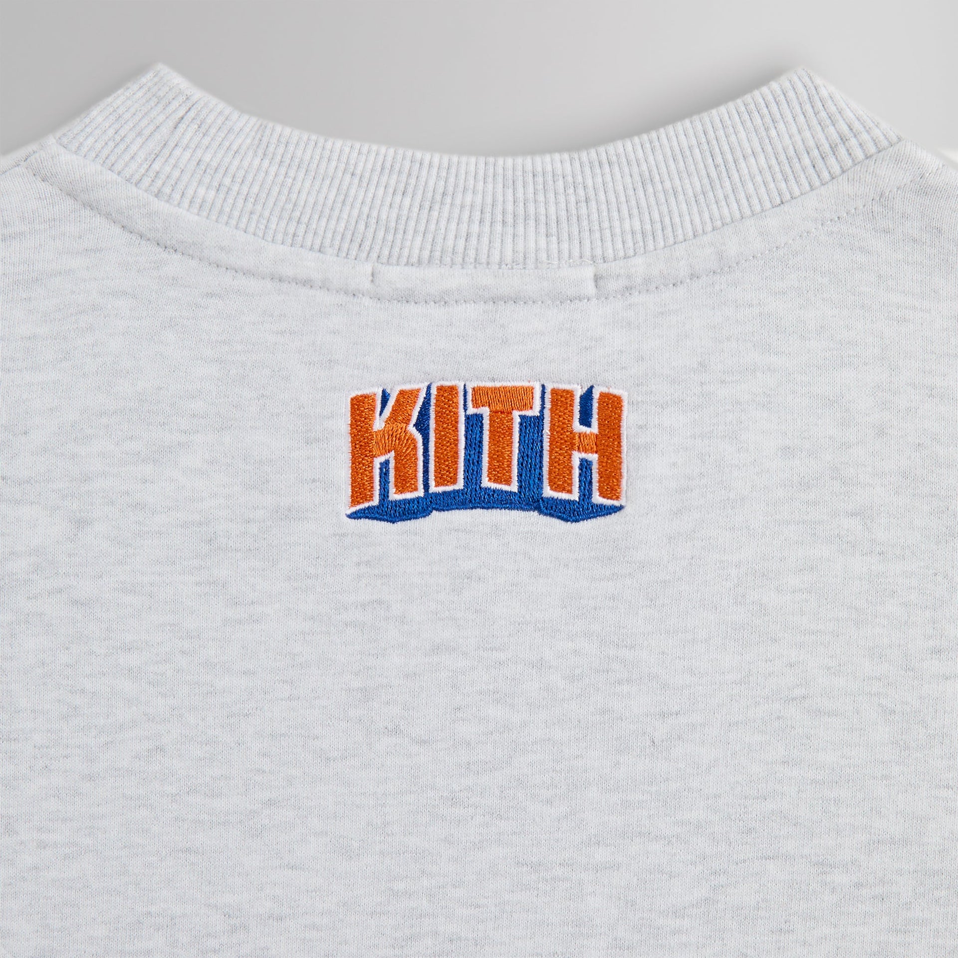 Kith for the New York Knicks Showtime Vintage Nelson Crewneck - Light Heather Grey