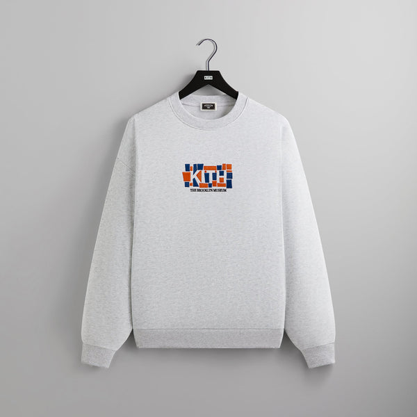 KITH for the Brooklyn Museum Nelson トレーナー Grey KHM033631-002-Front_grande.jpg