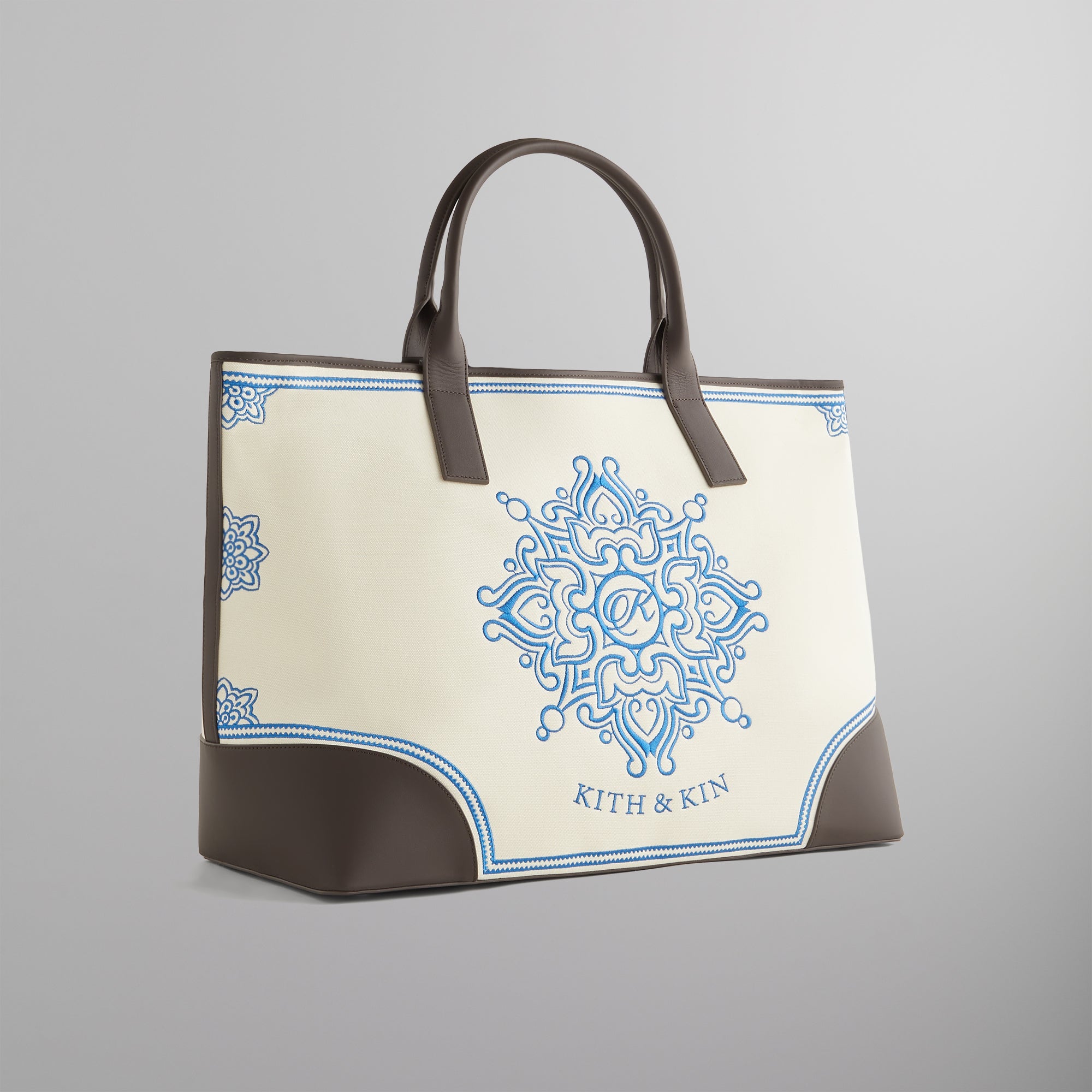 【新品未使用】KITH & KIN トートバッグ 刺繍デザイン Kith Embroidered Canvas Tote - Sandrift – Kith Canada