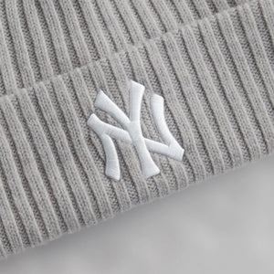 Kith & New Era for the New York Yankees Knit Beanie - Light Heather Grey