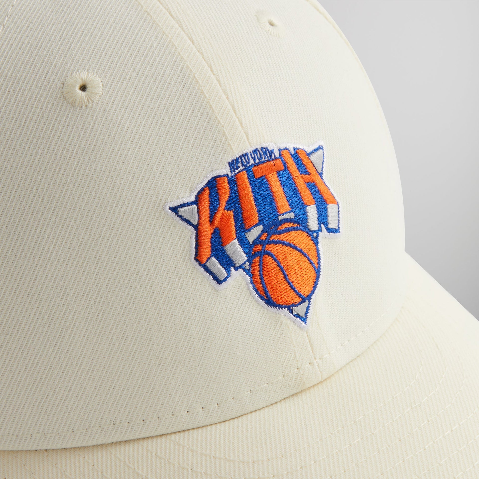 Kith & New Era for the New York Knicks Logo Low Profile 59FIFTY Fitted - Sandrift