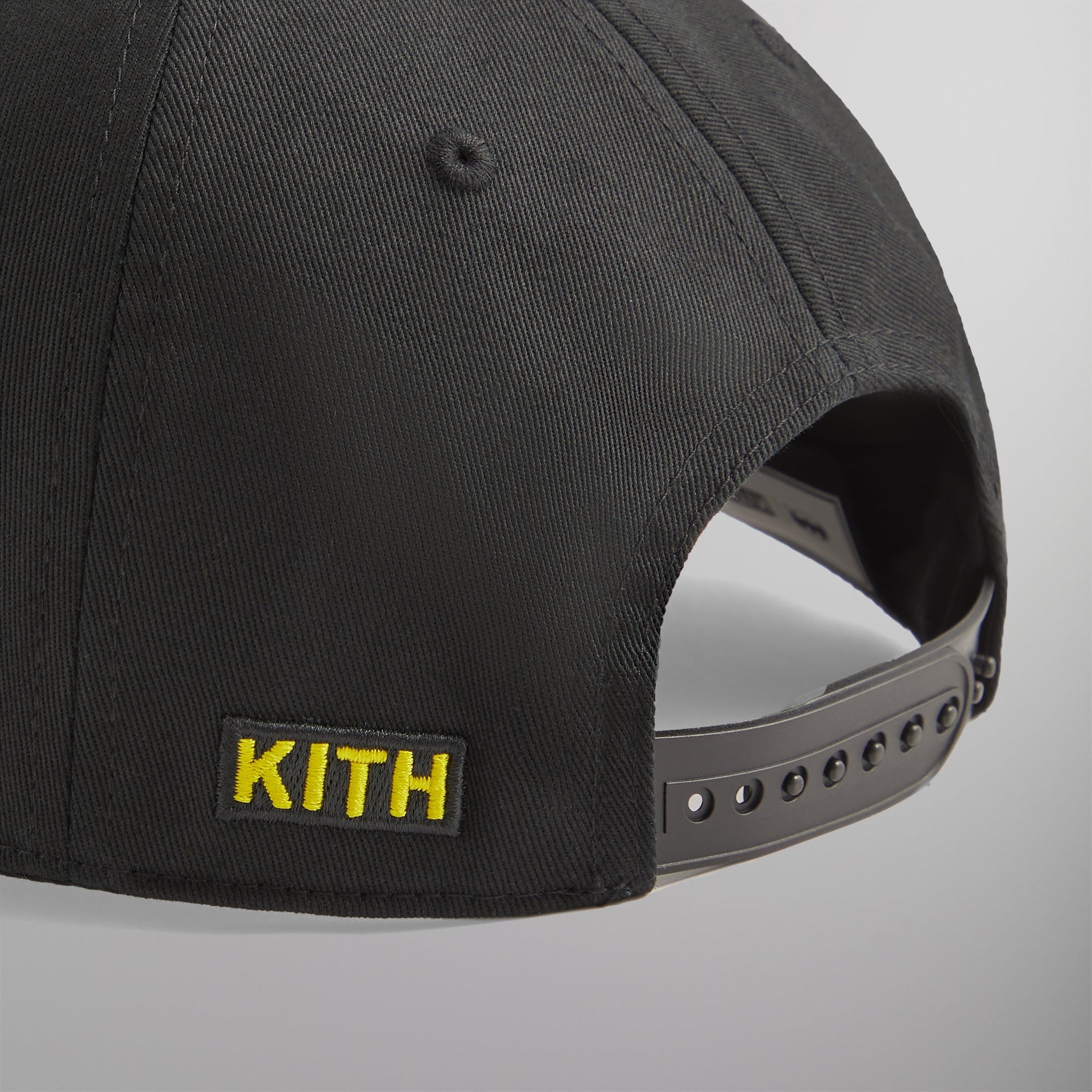 Batman | Kith Twill Low Pinch Crown Snapback - Black