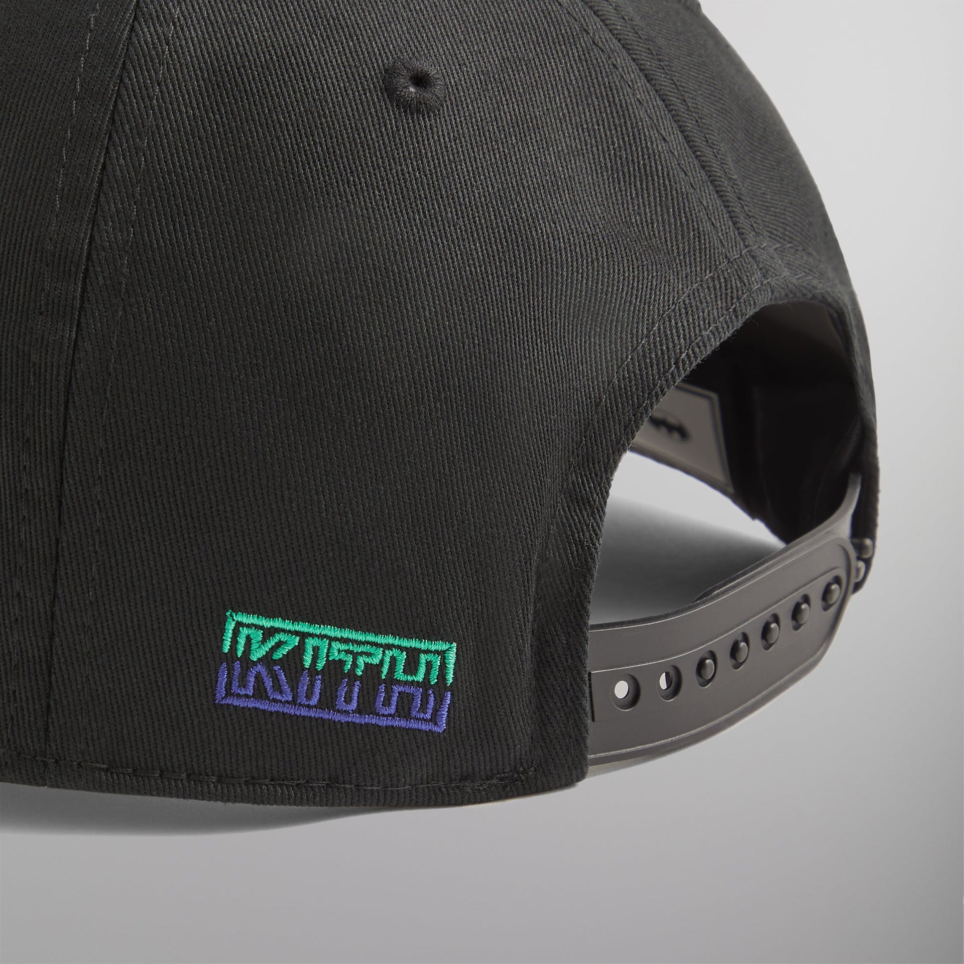 Batman | Kith Riddle Twill Low Pinch Crown Snapback - Black