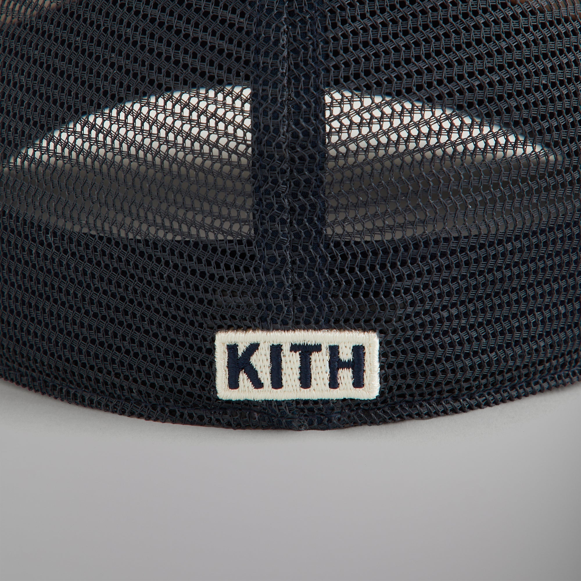 送料関税込み KITH NYC New York Yankees Trucker Cap KHM050987-413-FRONT.jpg?v=