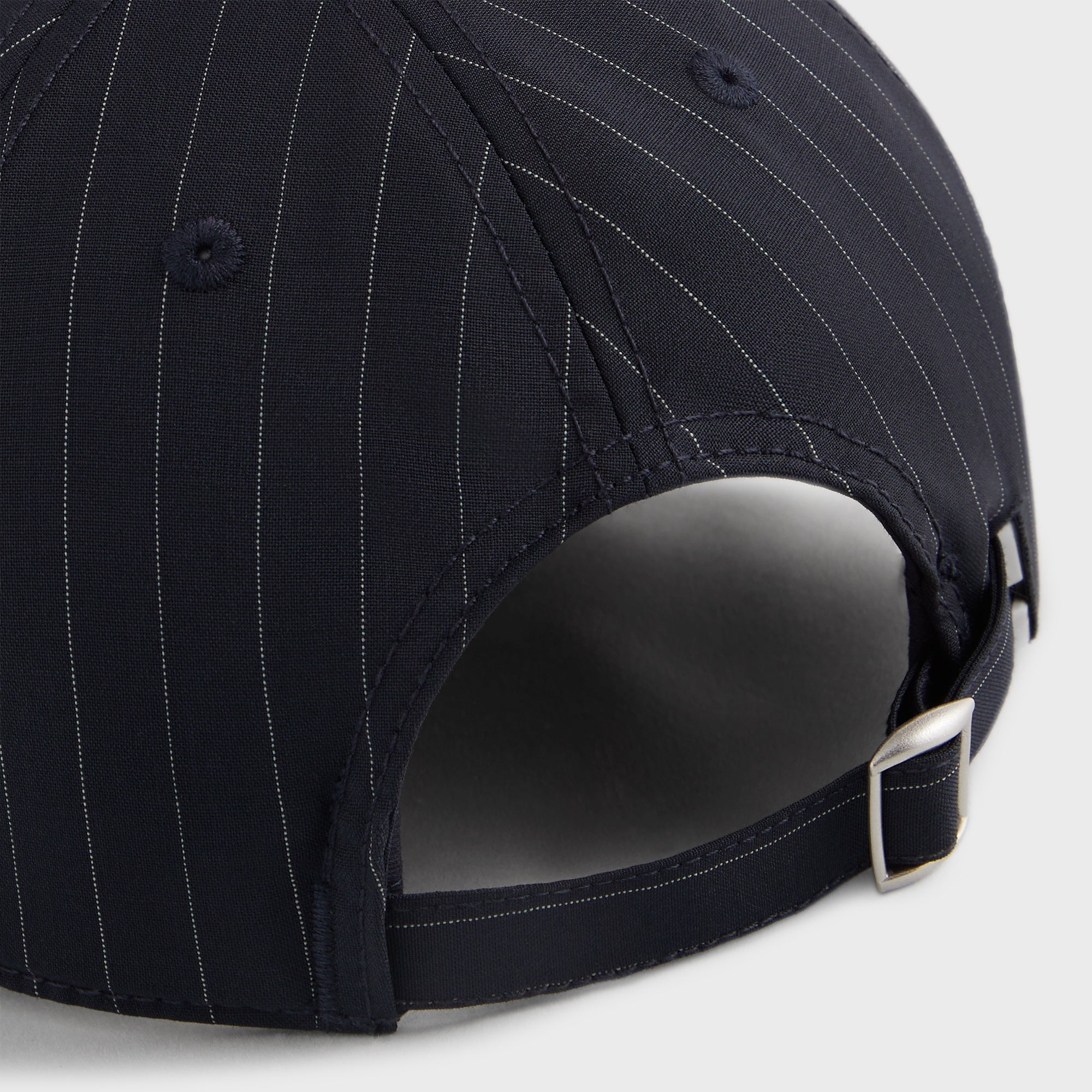 Kith South2 West8 Aaron Classic Cap 黒 Kith Two-Tone Suede Brim Aaron Classic Cap - Black – Kith Canada