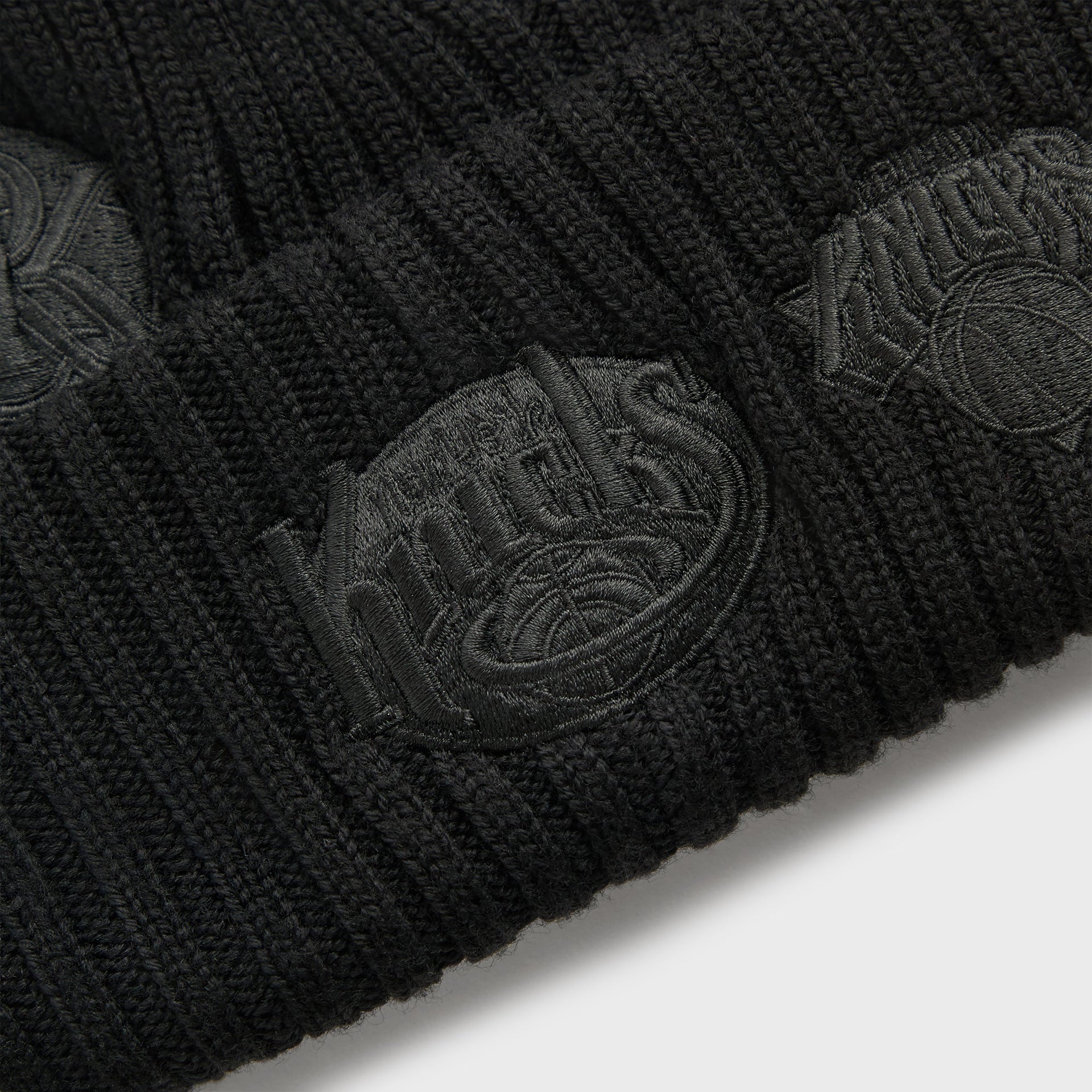 Kith & New Era for the New York Knicks All Over Patches Knit Beanie - Black - PH