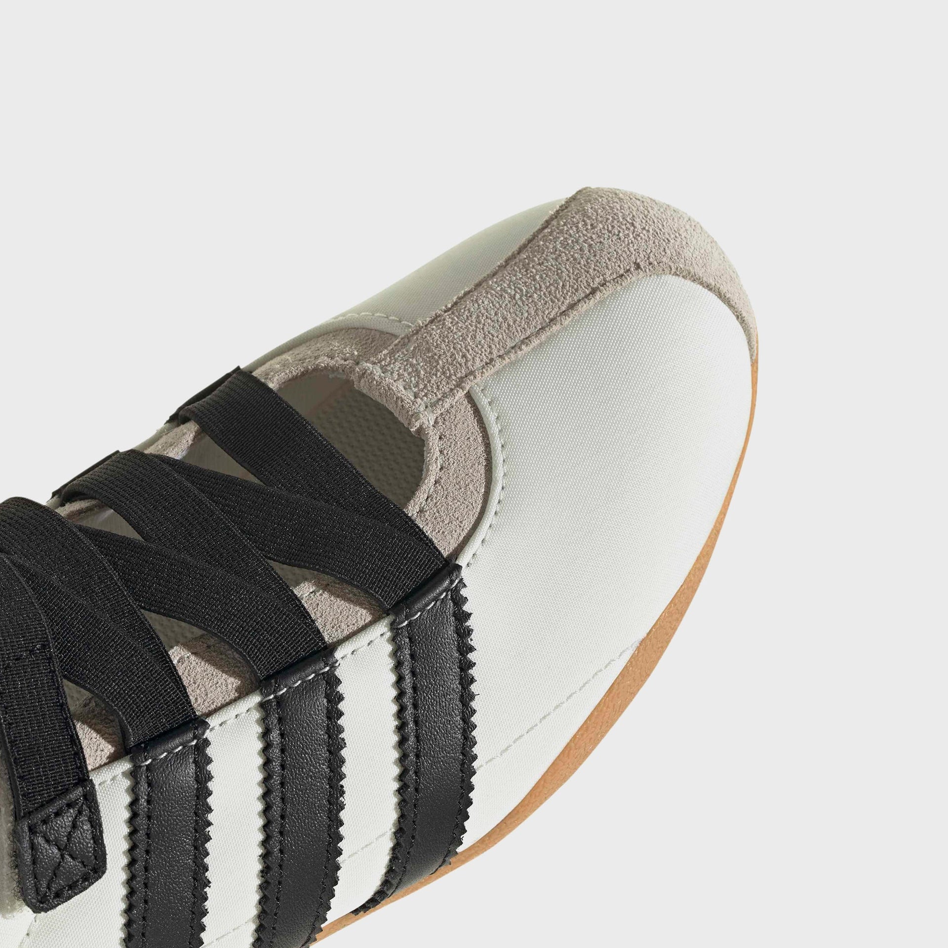 adidas WMNS Tokyo MJ - Off White / Core Black / Gum