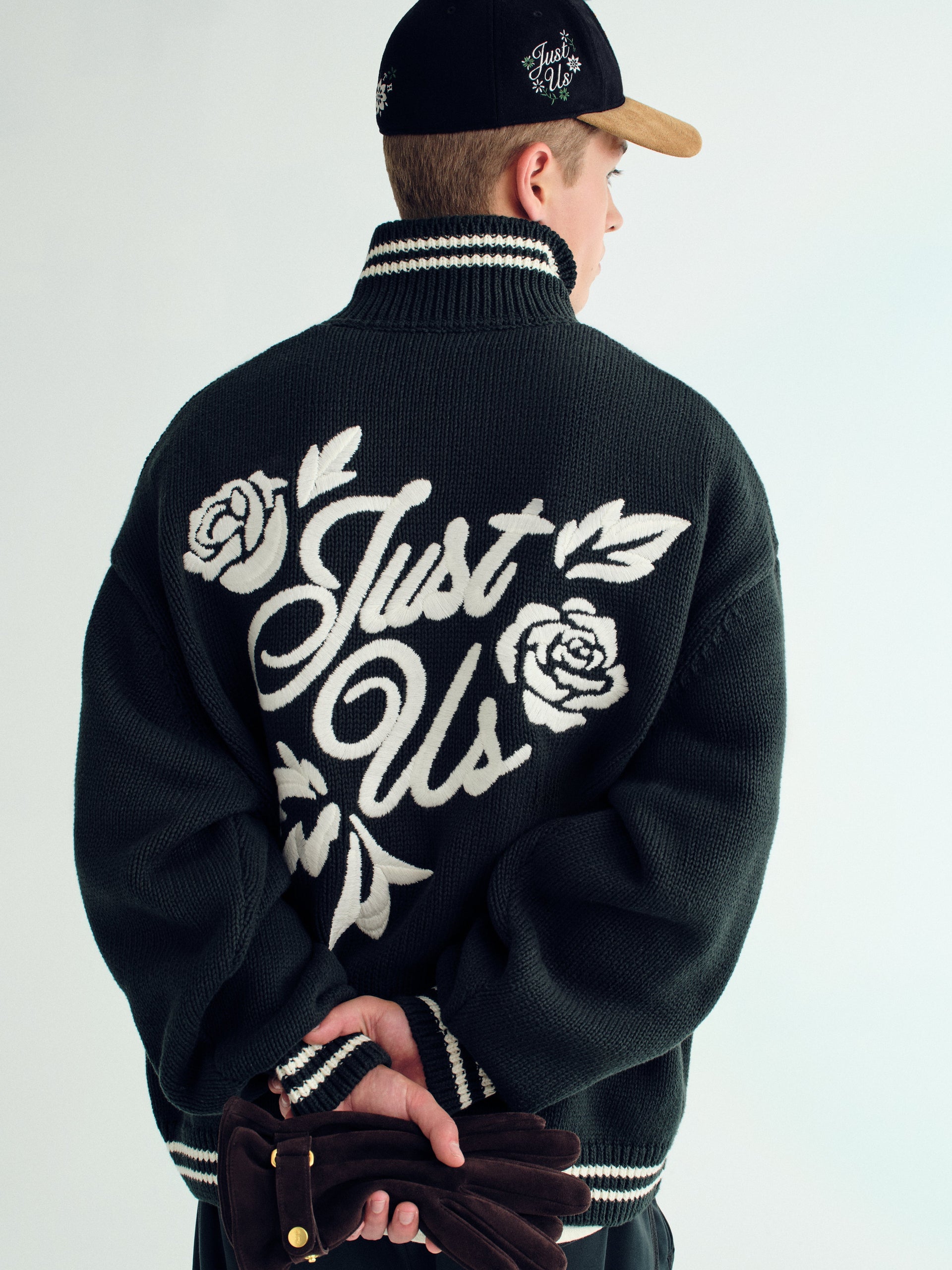 gid://shopify/MediaImage/43840998048020