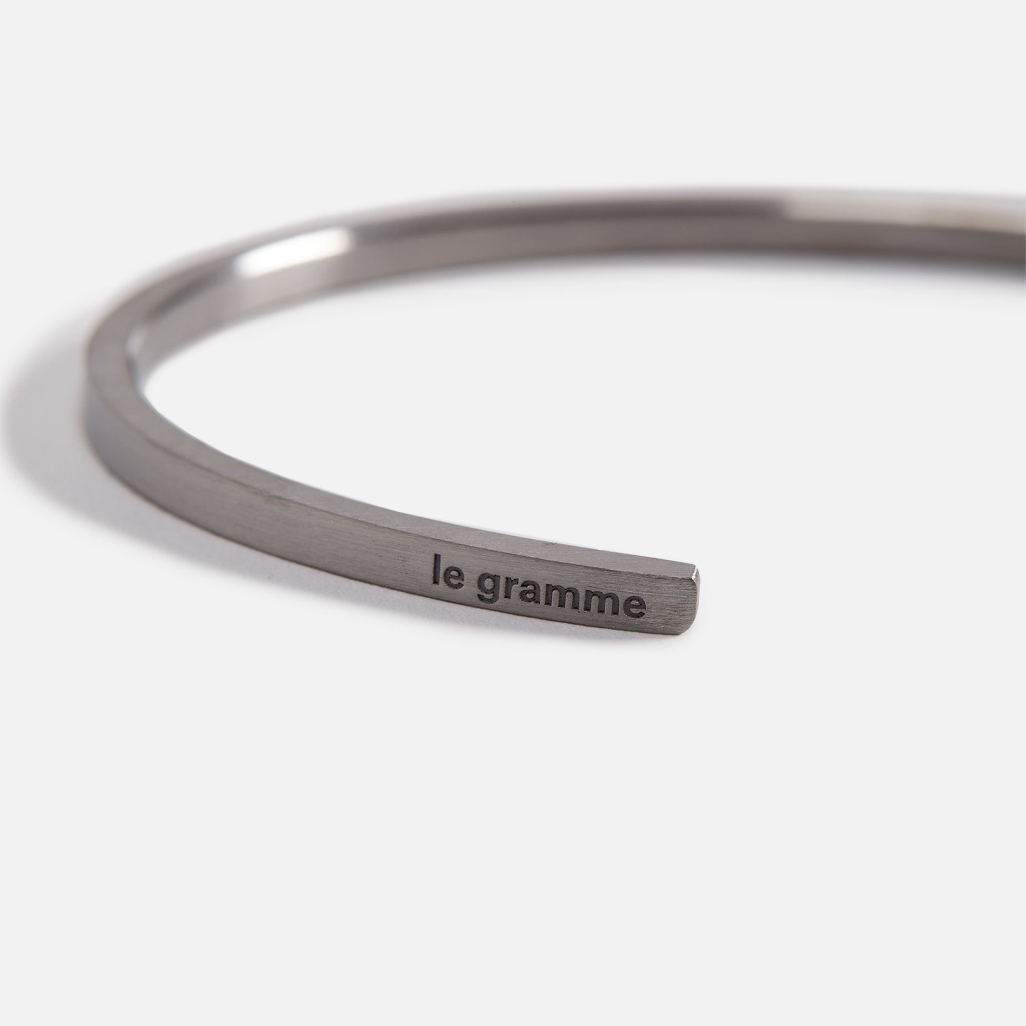LE GRAMME 7g シルバー925バングル Le Gramme 7g Bracelet Slick Brushed 925 Black Sterling Silver
