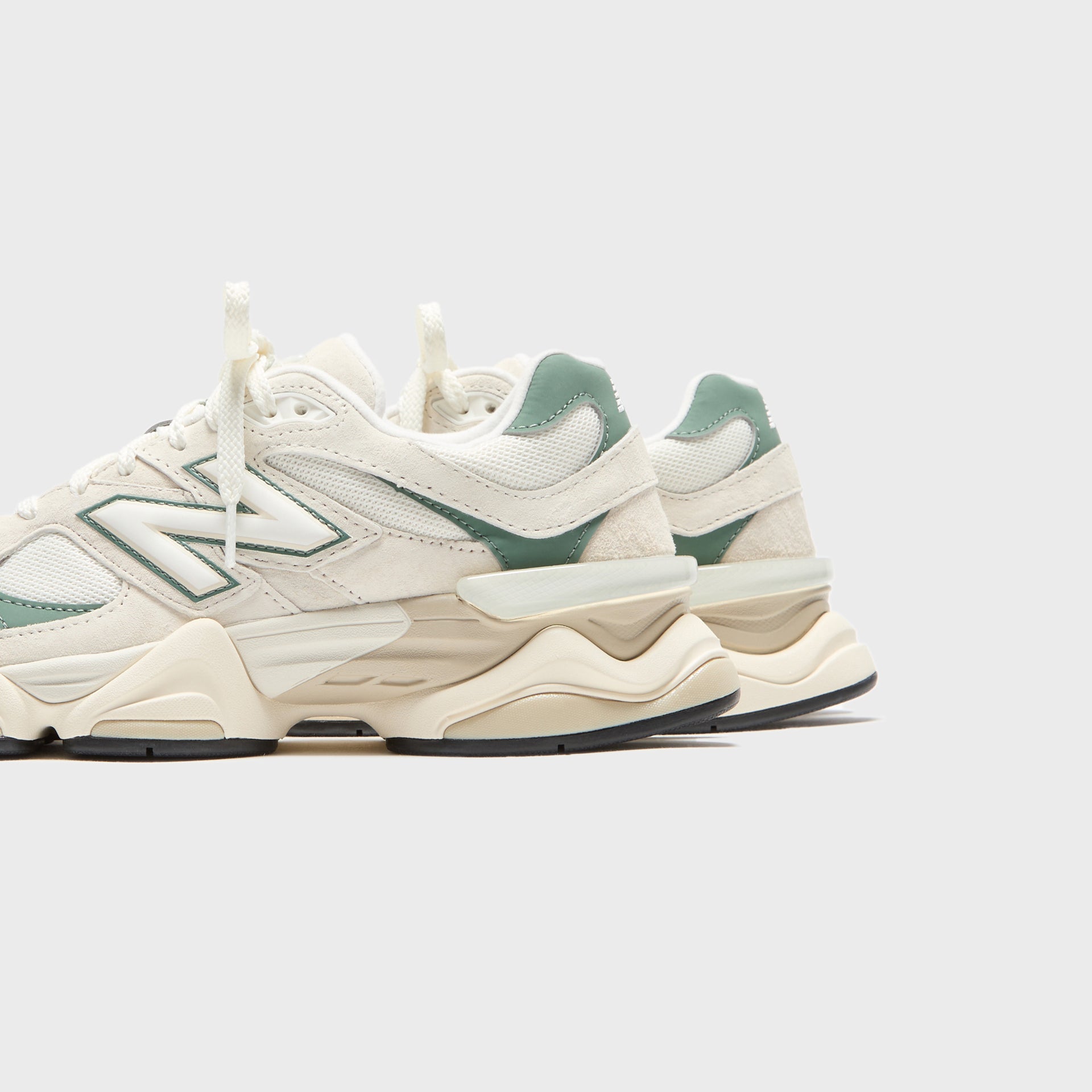 New Balance 9060 - Linen / Dark Juniper