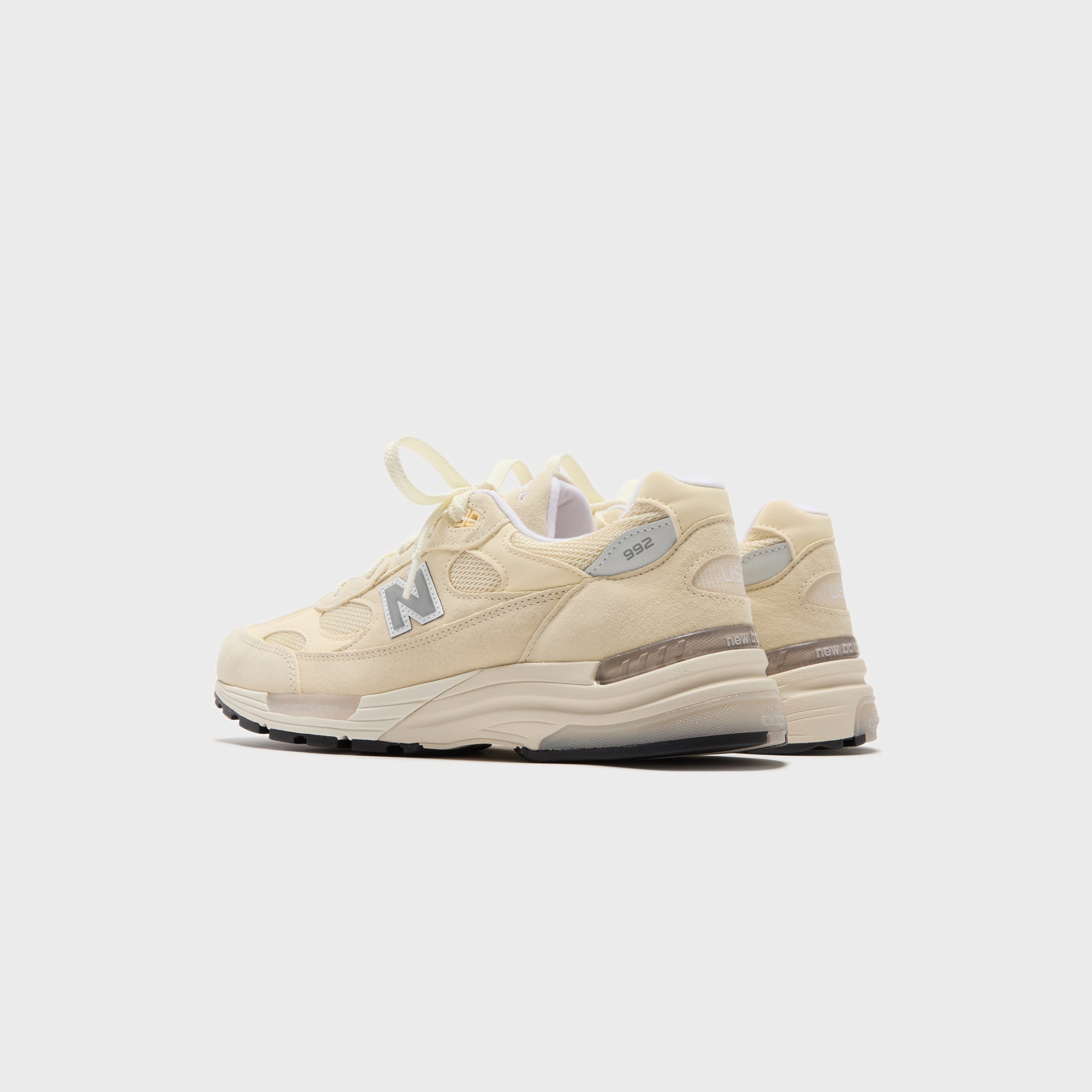 New Balance U992 MC “Calcium/Raw Cashew” New Balance U992 MiUSA Sweet Calcium/Raw Cashew – LESS 17