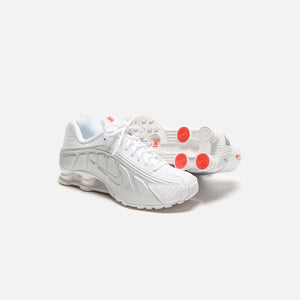 Nike WMNS Shox R4 - White / Metallic Silver / Max Orange / White