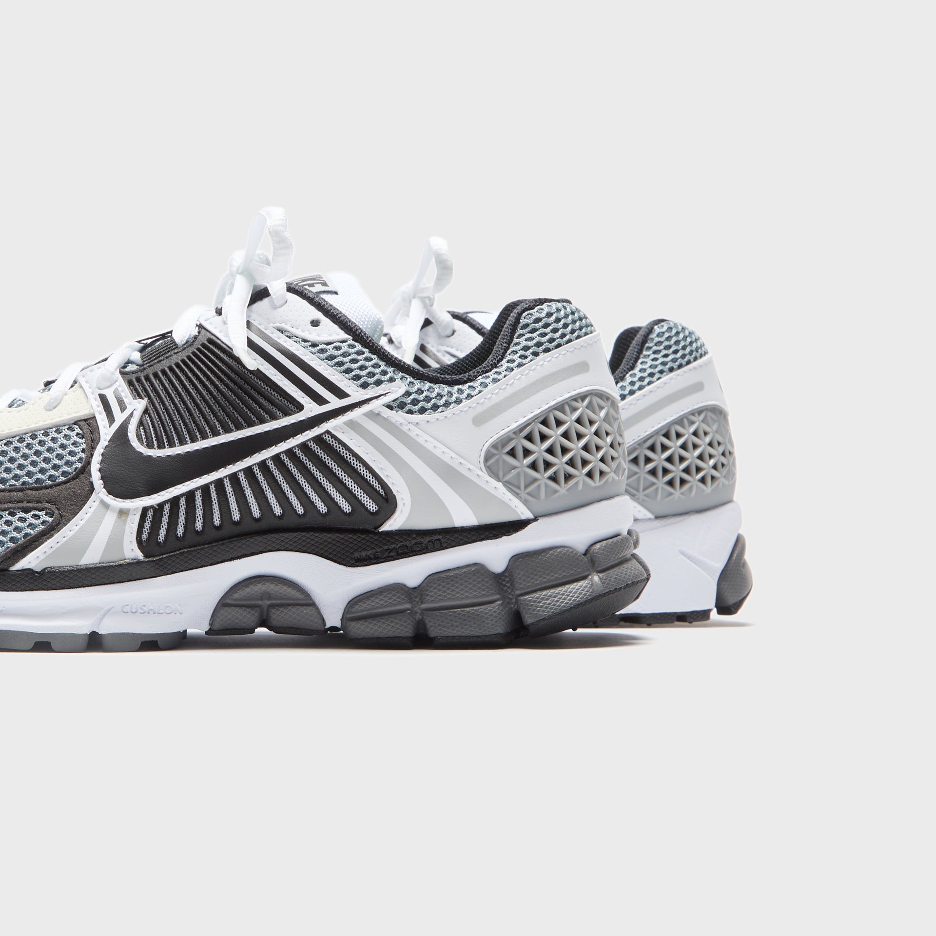 Nike Zoom Vomero 5 SE SP - Dark Grey / White / Sail / Black