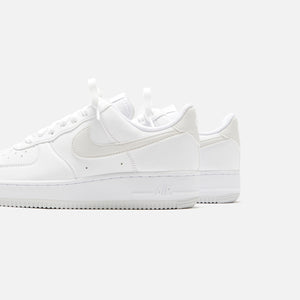 Nike WMNS Air Force 1 '07 SE - White / Photon Dust / White