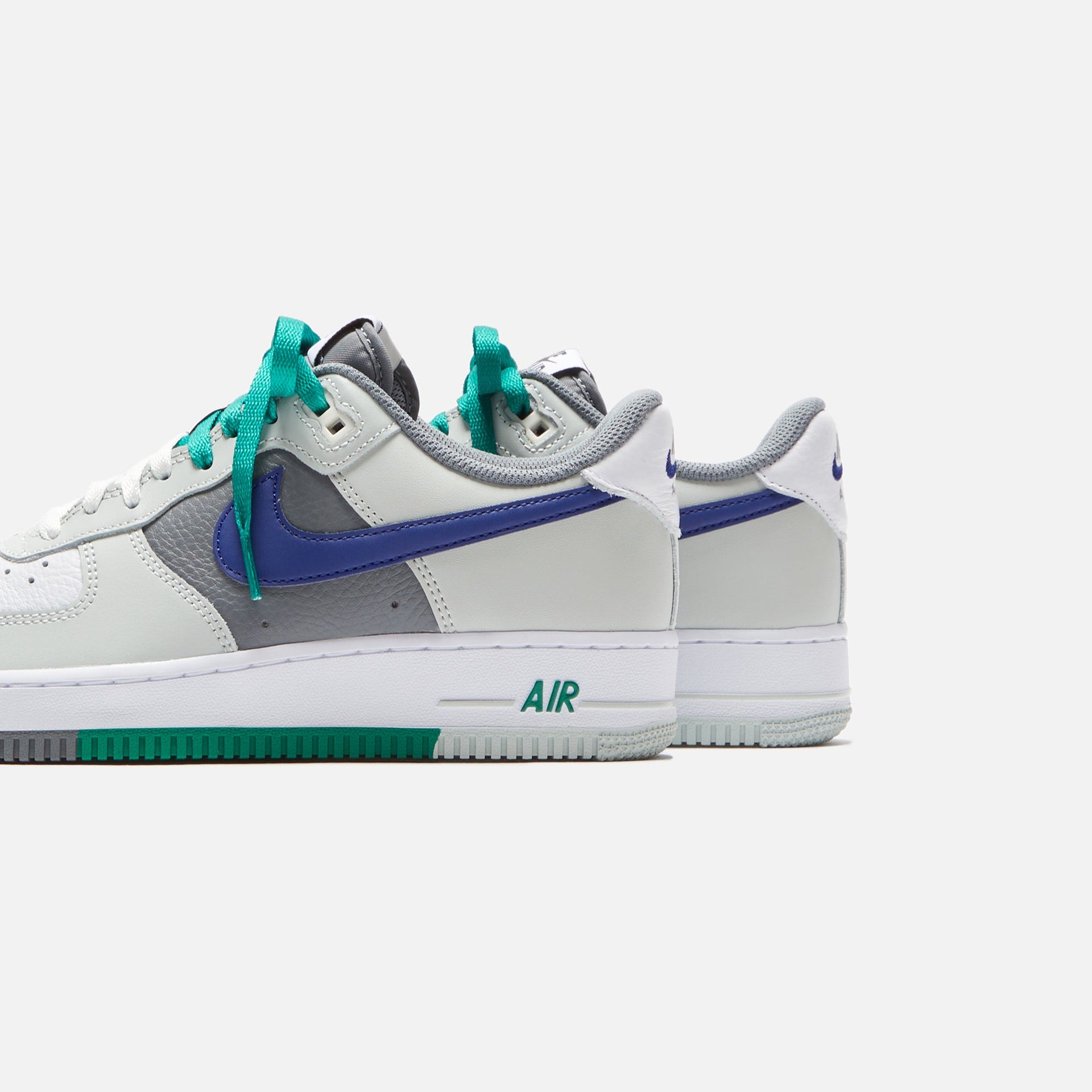 Nike Air Force 1 '07 Lv8 - Light Silver / White / Smoke Grey / Deep Royal Blue