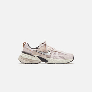 Nike WMNS V2K Run - Platinum Violet / Chrome / Light Bone