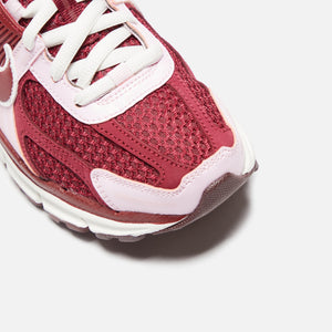 Nike WMNS Zoom Vomero 5 - Pink Foam / Rush Fuchsia / Sail / Team Red
