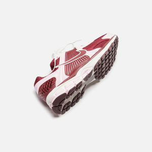 Nike WMNS Zoom Vomero 5 - Pink Foam / Rush Fuchsia / Sail / Team Red