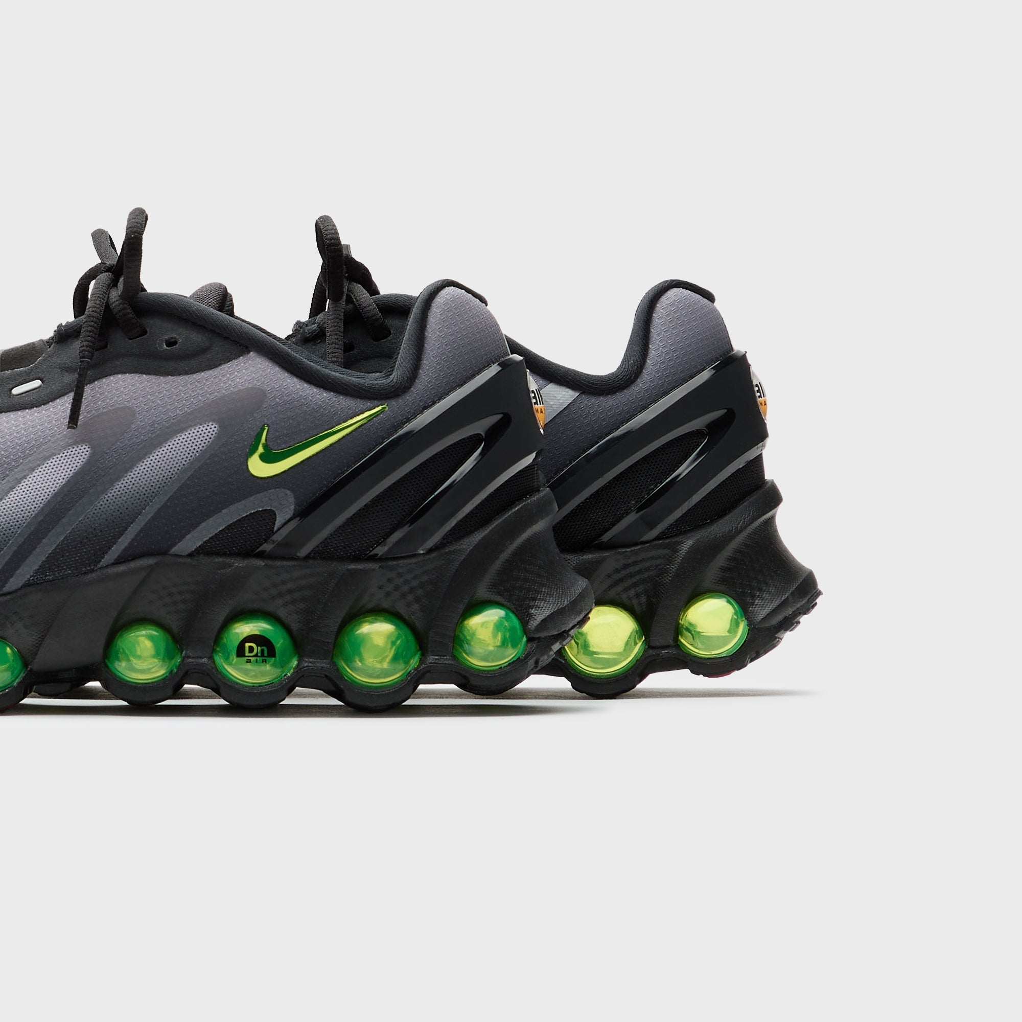 靴 Air Max DN8 Light Smoke Grey Black Volt Nike Air Max DN8 